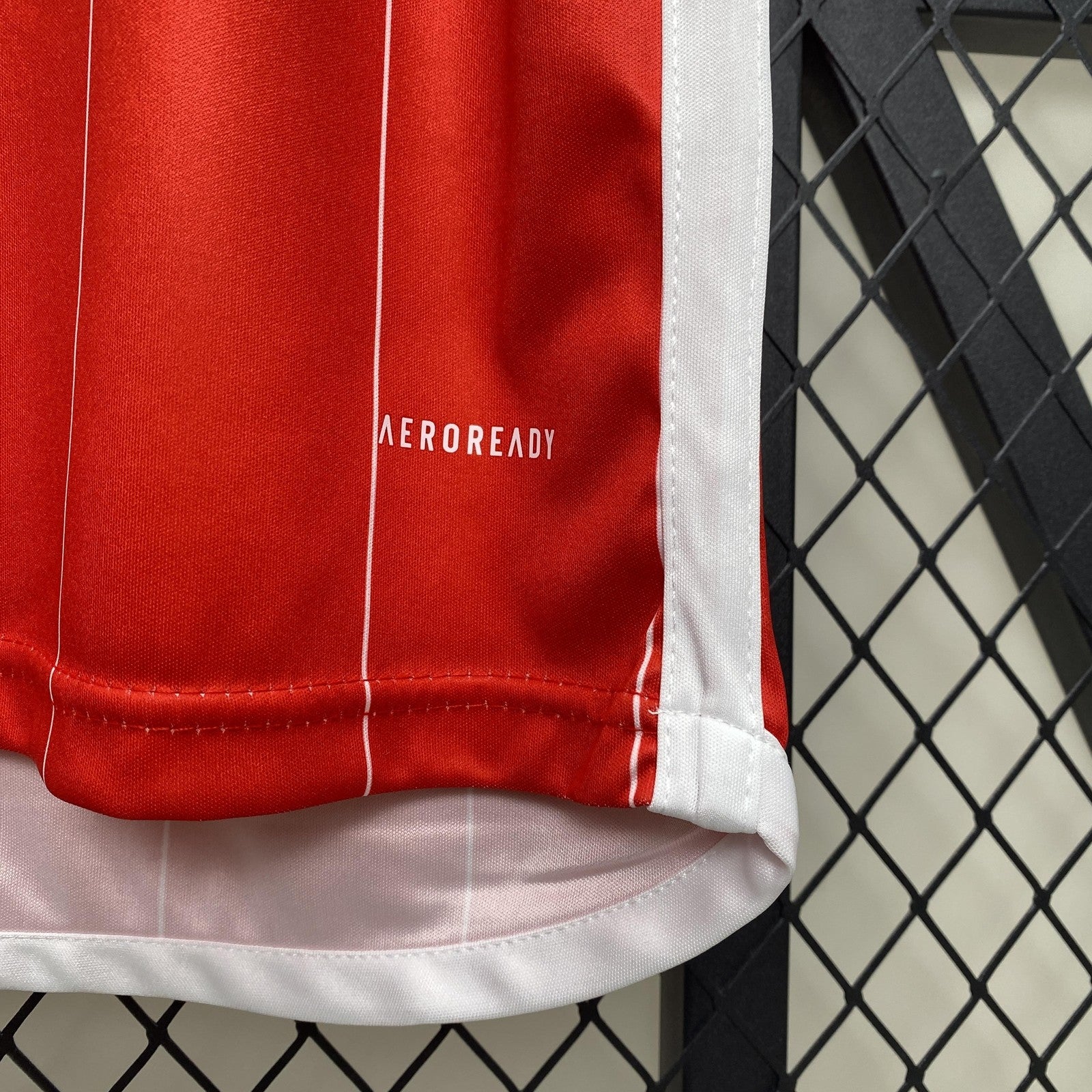 24 25 Kolo Third Away