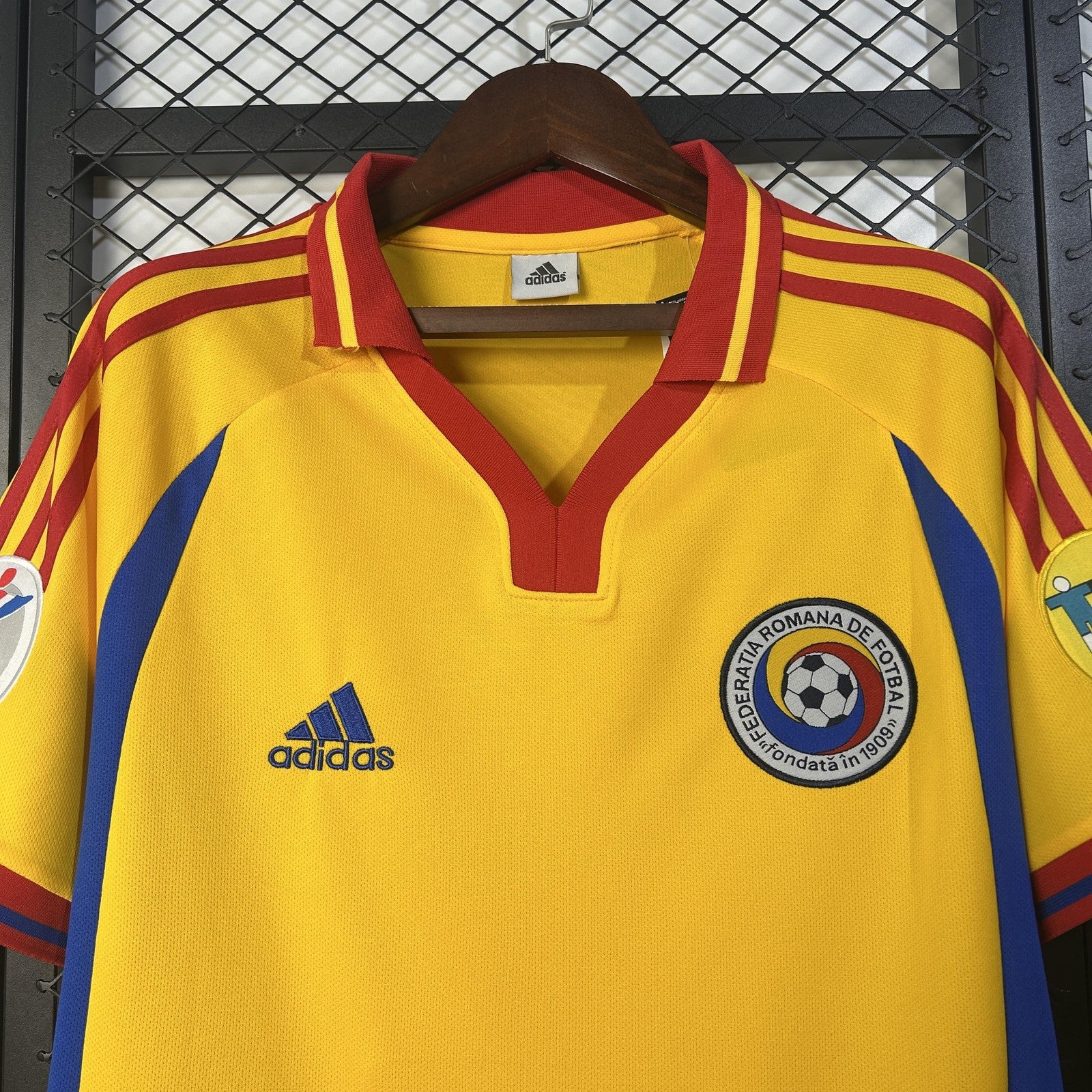 Retro 2000 Romania Home