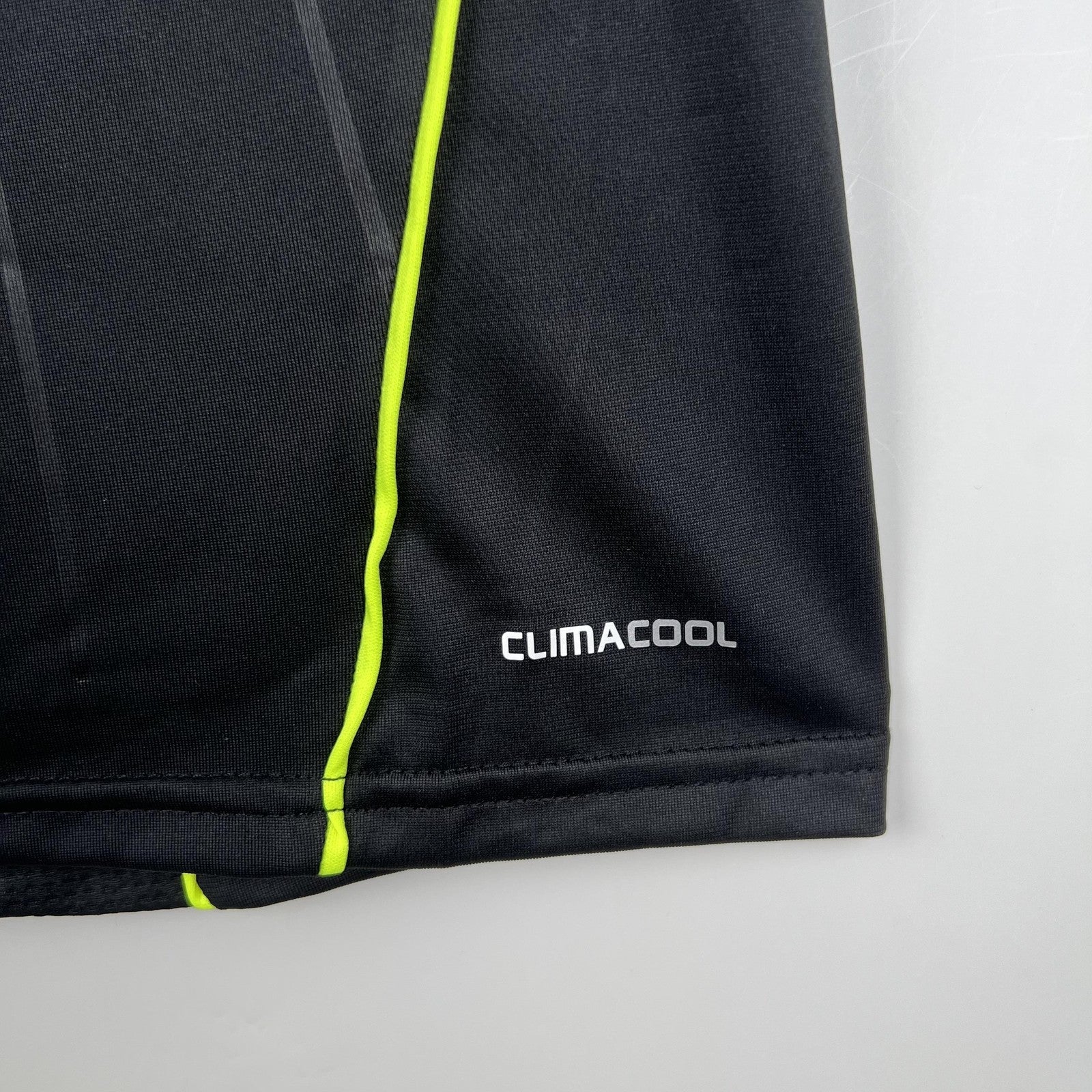 Retro Real Madrid 10 11 Away