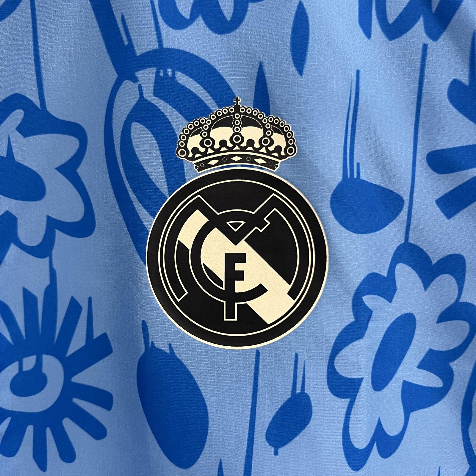 24 25 Real Madrid Trench Coat Reversible 3
