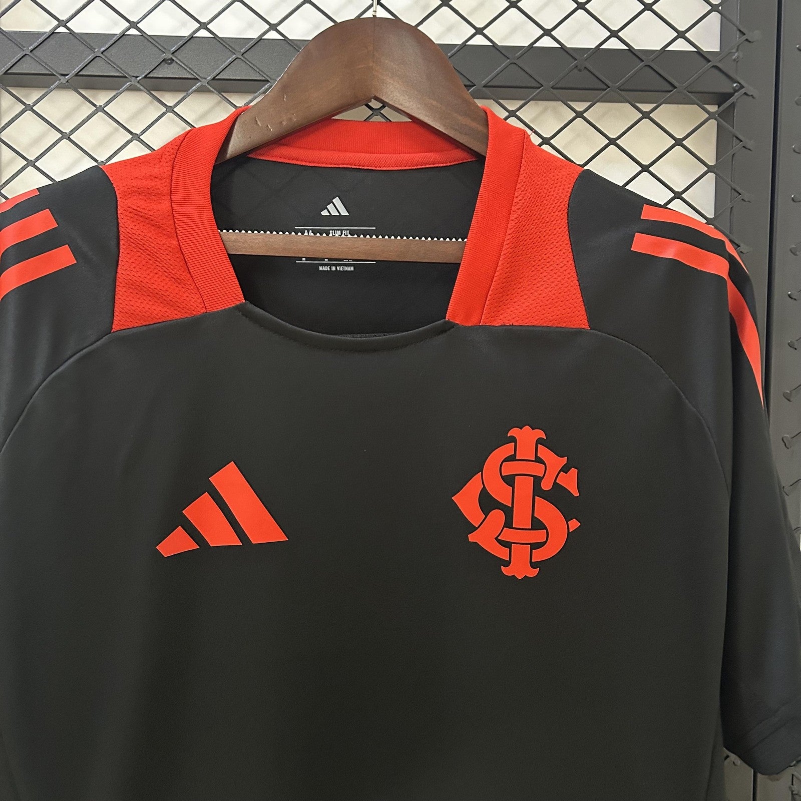 25 26 International Training Suit Black