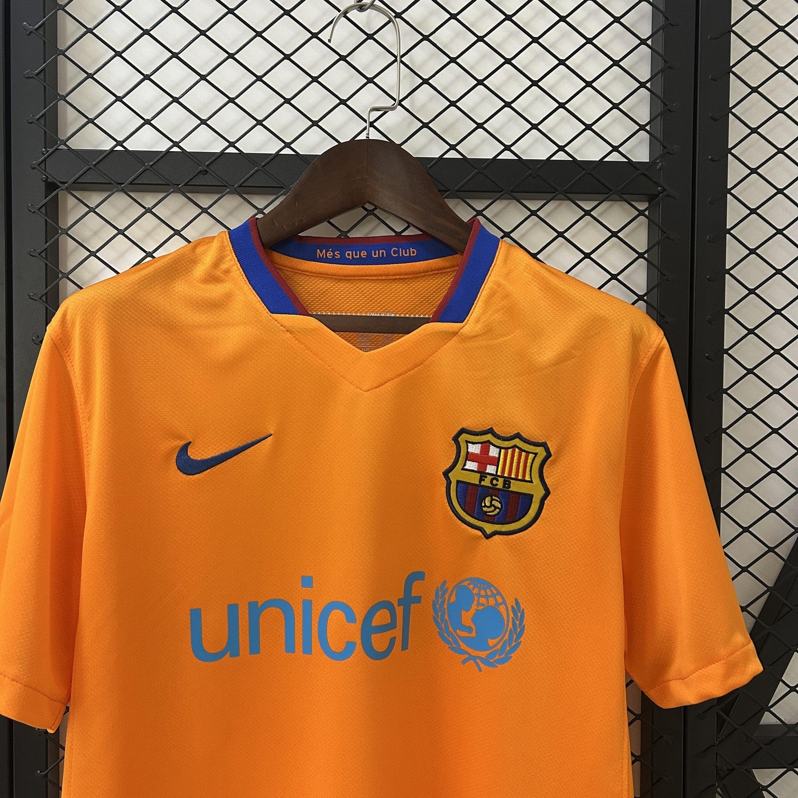 Retro Barcelona 06 07 Away