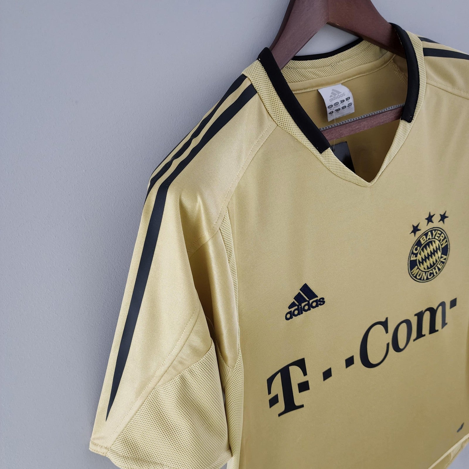 Retro 04 05 Bayern Munich Away