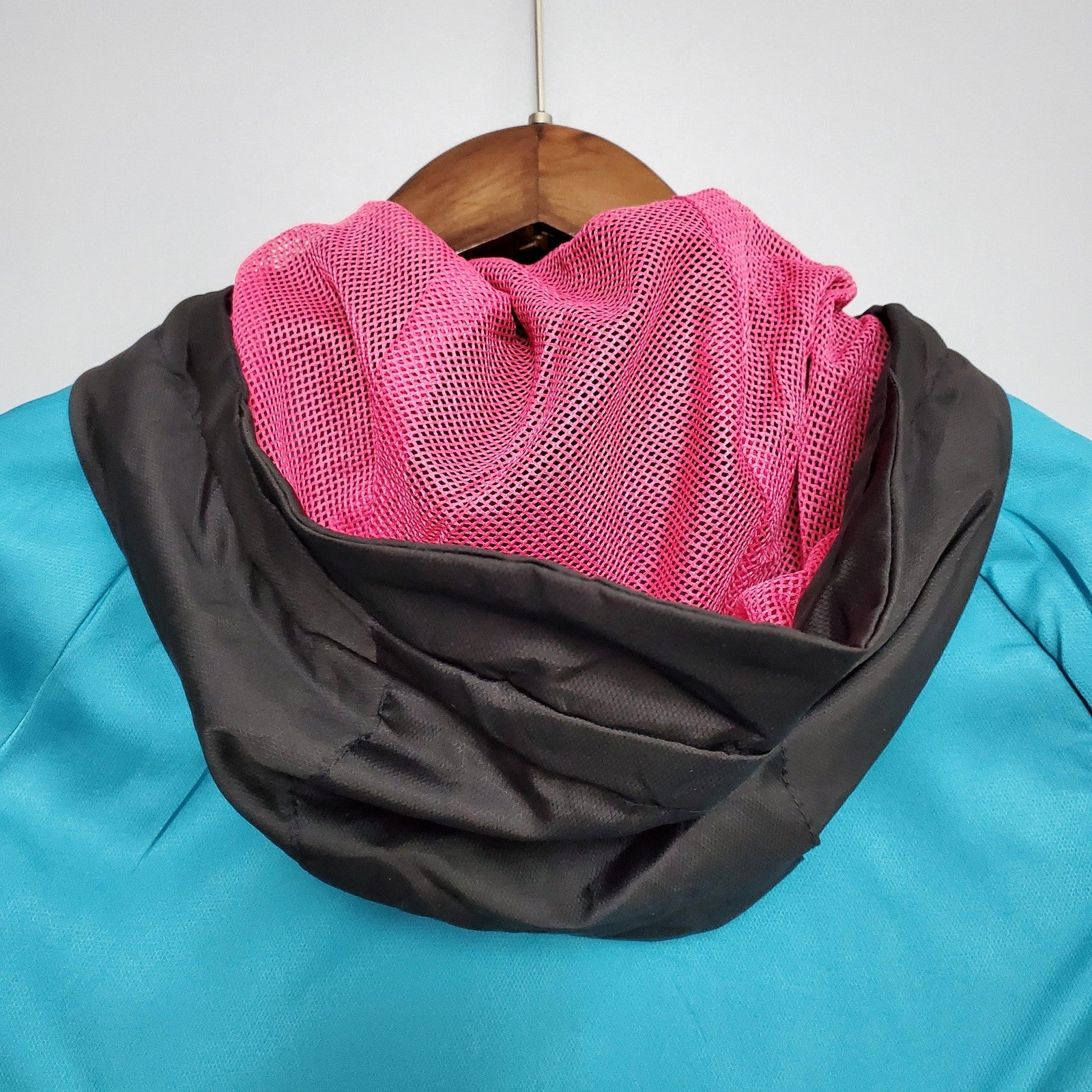 20 21 Windbreaker Psg Black Blue Purple