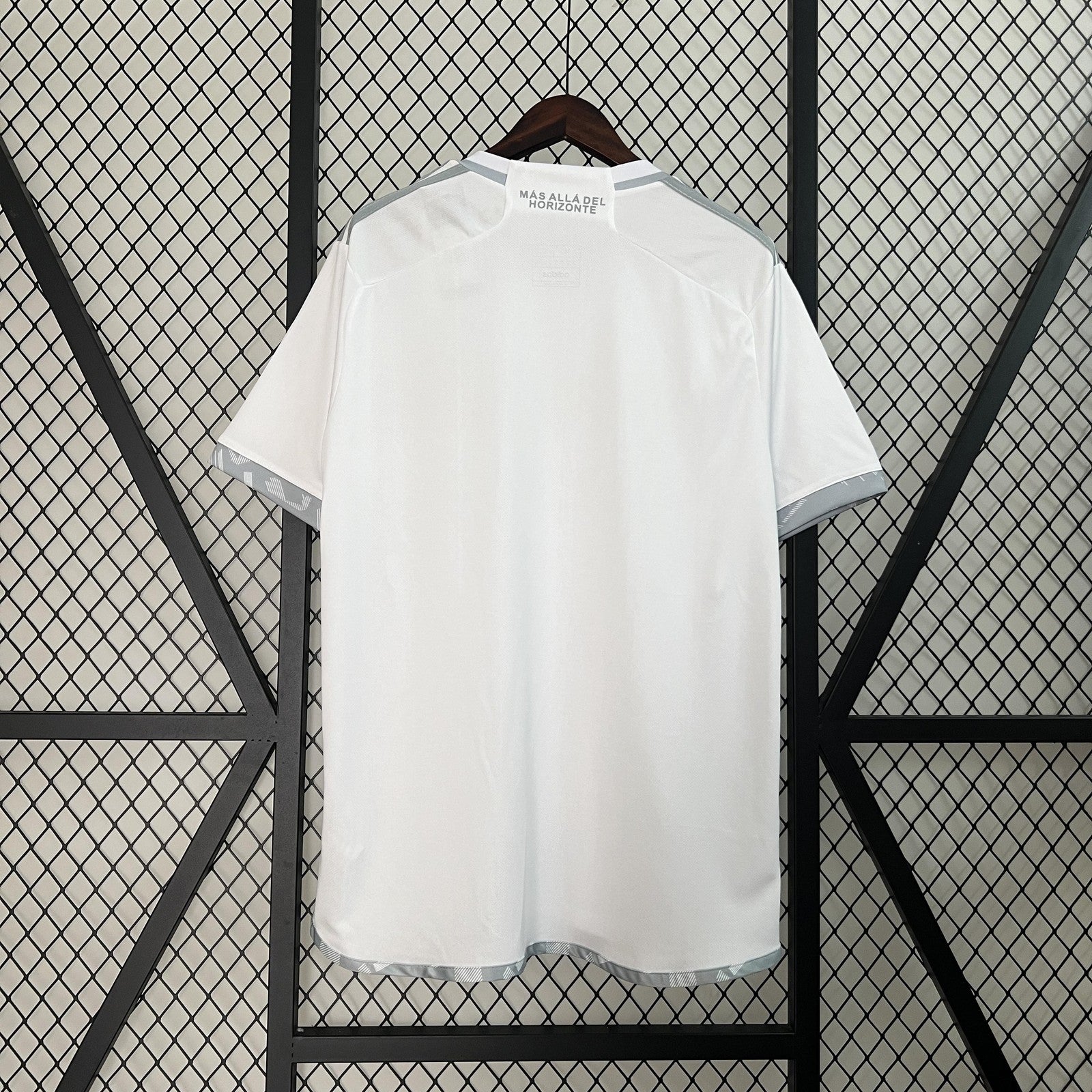 24 25 University of Chile Away