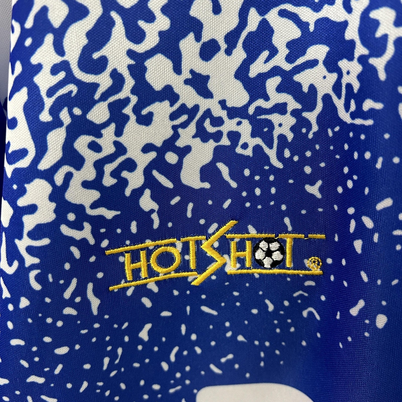 Retro Fernandez Away