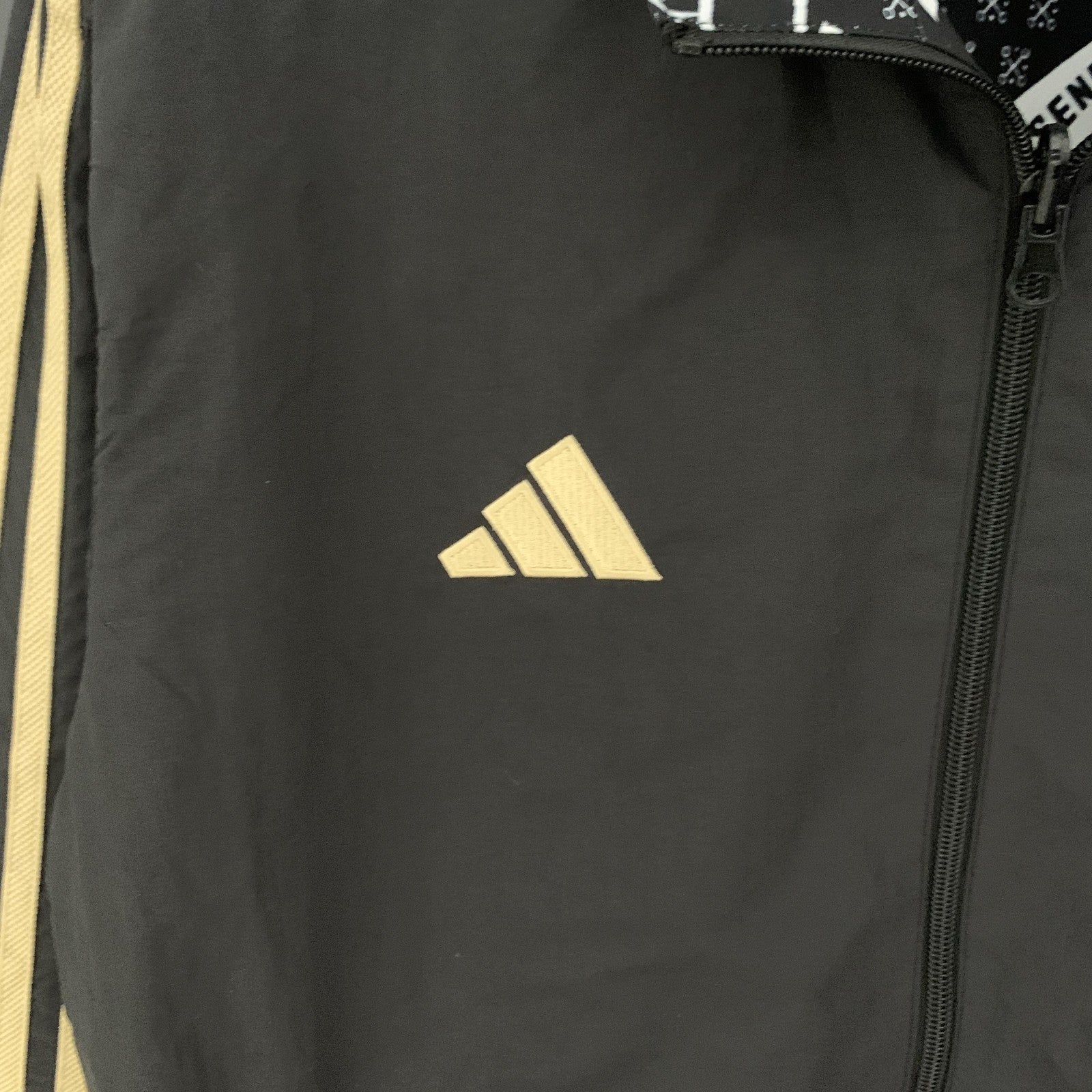 23 24 Arsenal Trench Coat Reversible 2