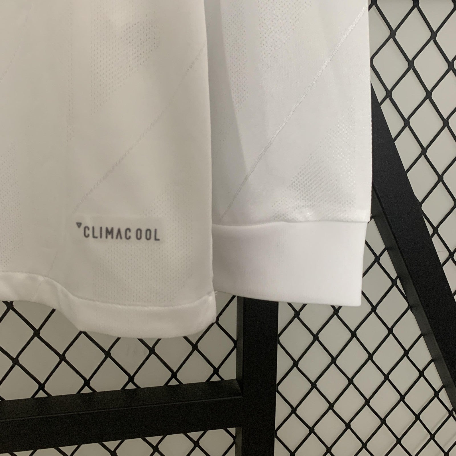 Retro Long Sleeve Real Madrid 17 18 Home