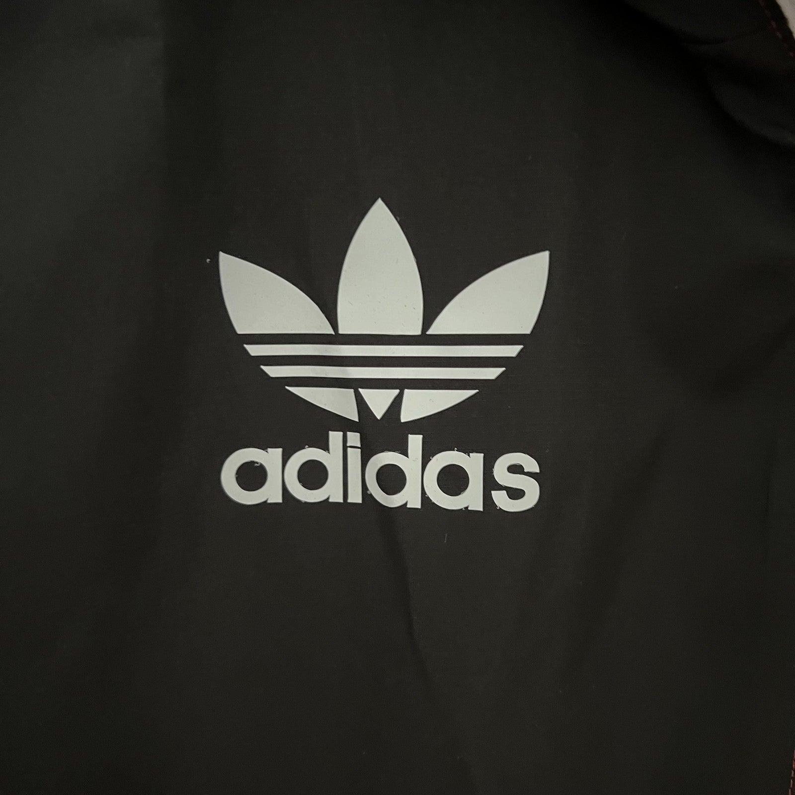 23 24 Windbreaker M U