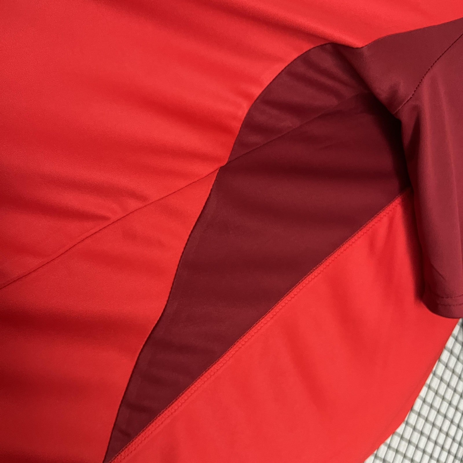 24 25 Internacional Training Wear Red