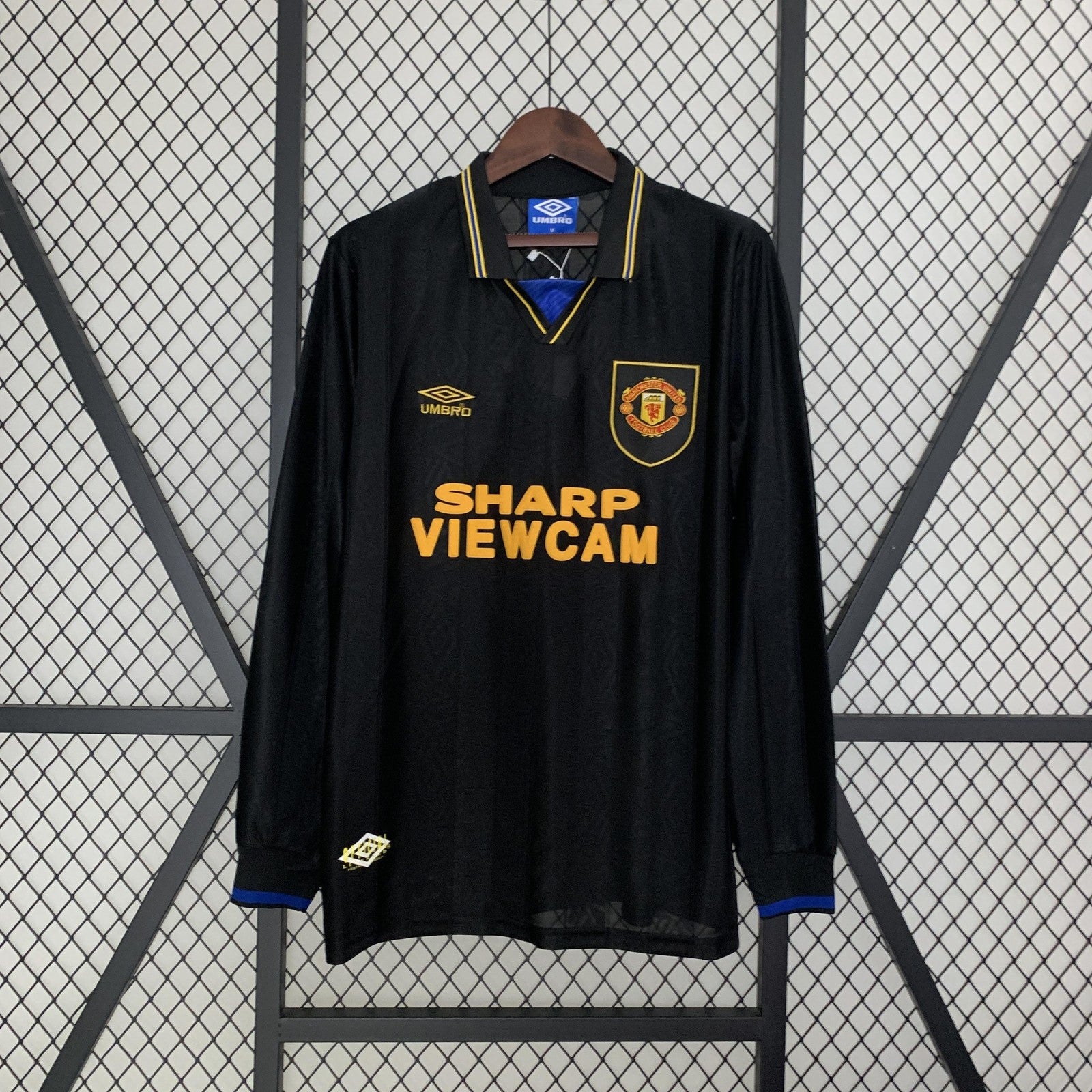 Retro Long Sleeve M U Away