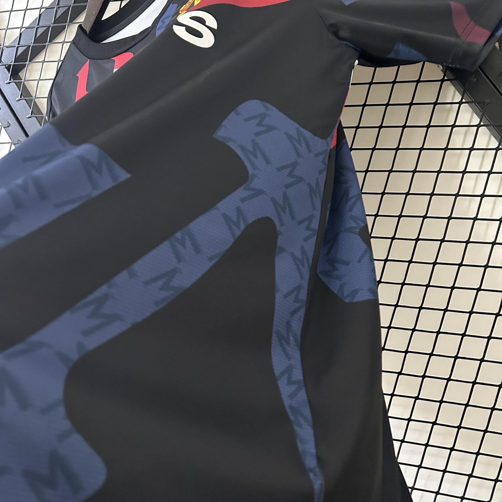 24 25 M U Special Edition