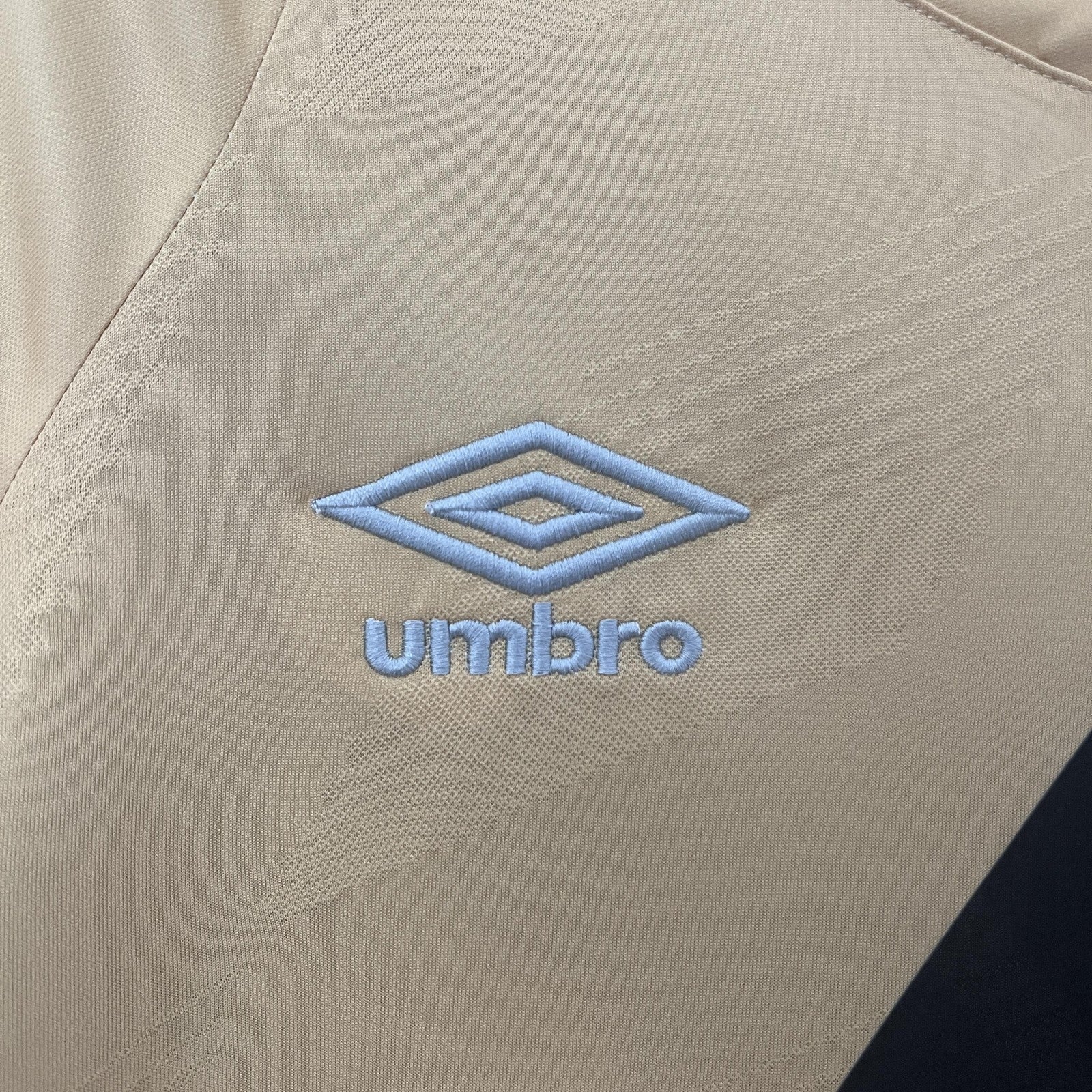 24 25 Paranaese Away