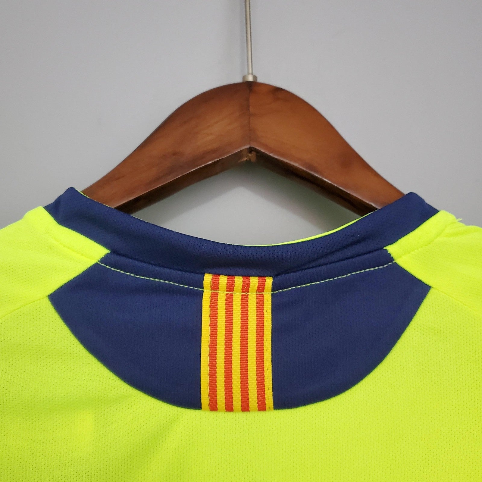 Retro Barcelona 05 06 Away