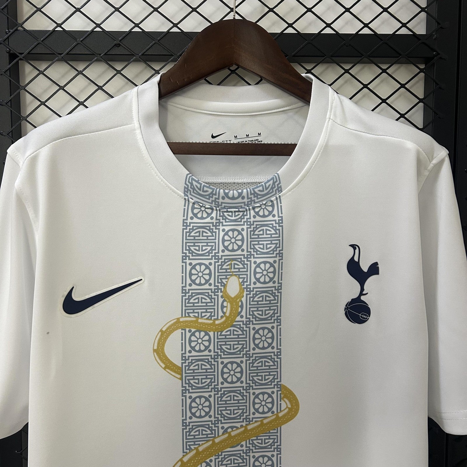 25 26 Tottenham Pre Match Clothing
