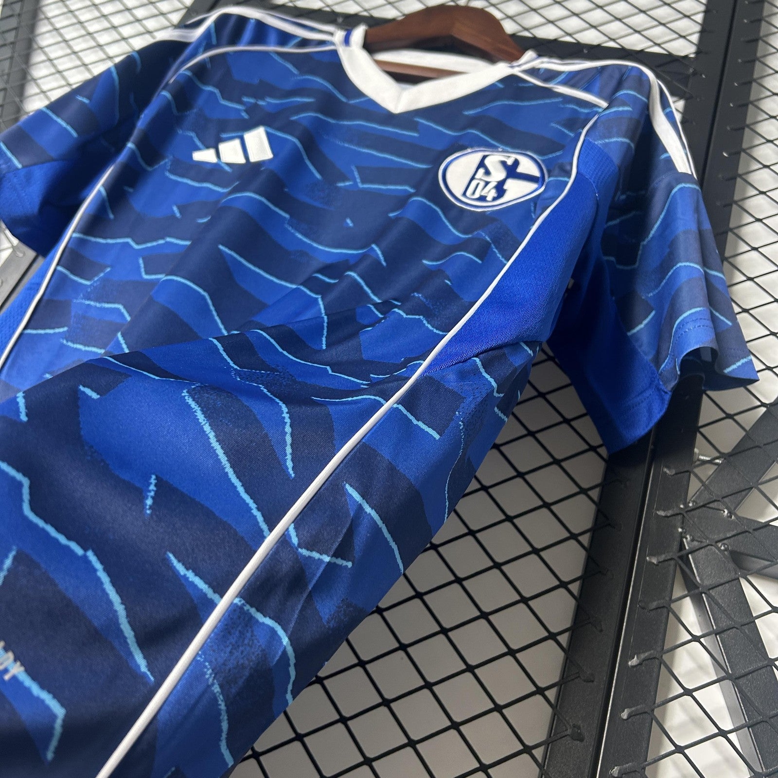 25 26 Schalke 04 Home