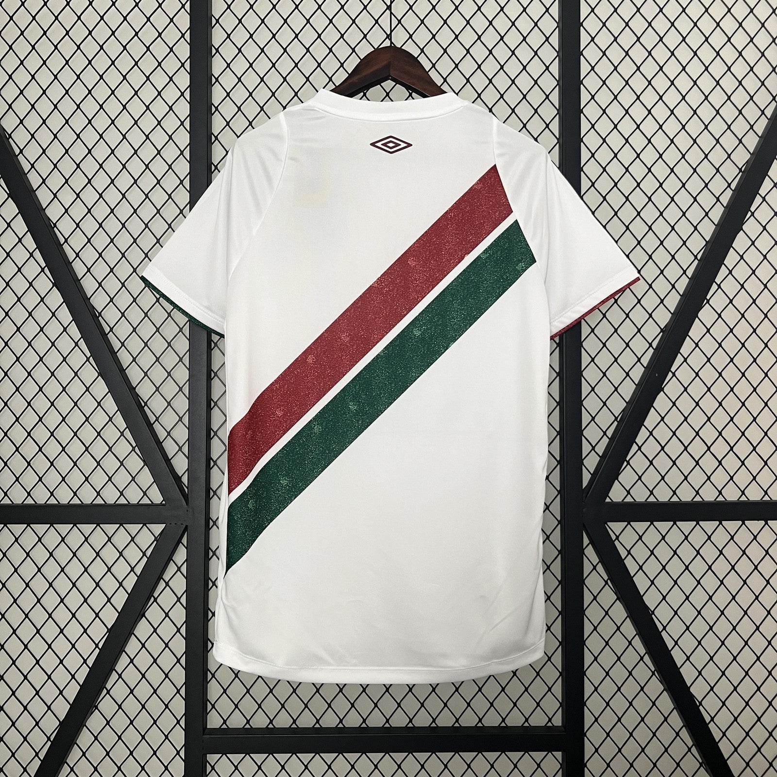 24 25 Fluminense Away