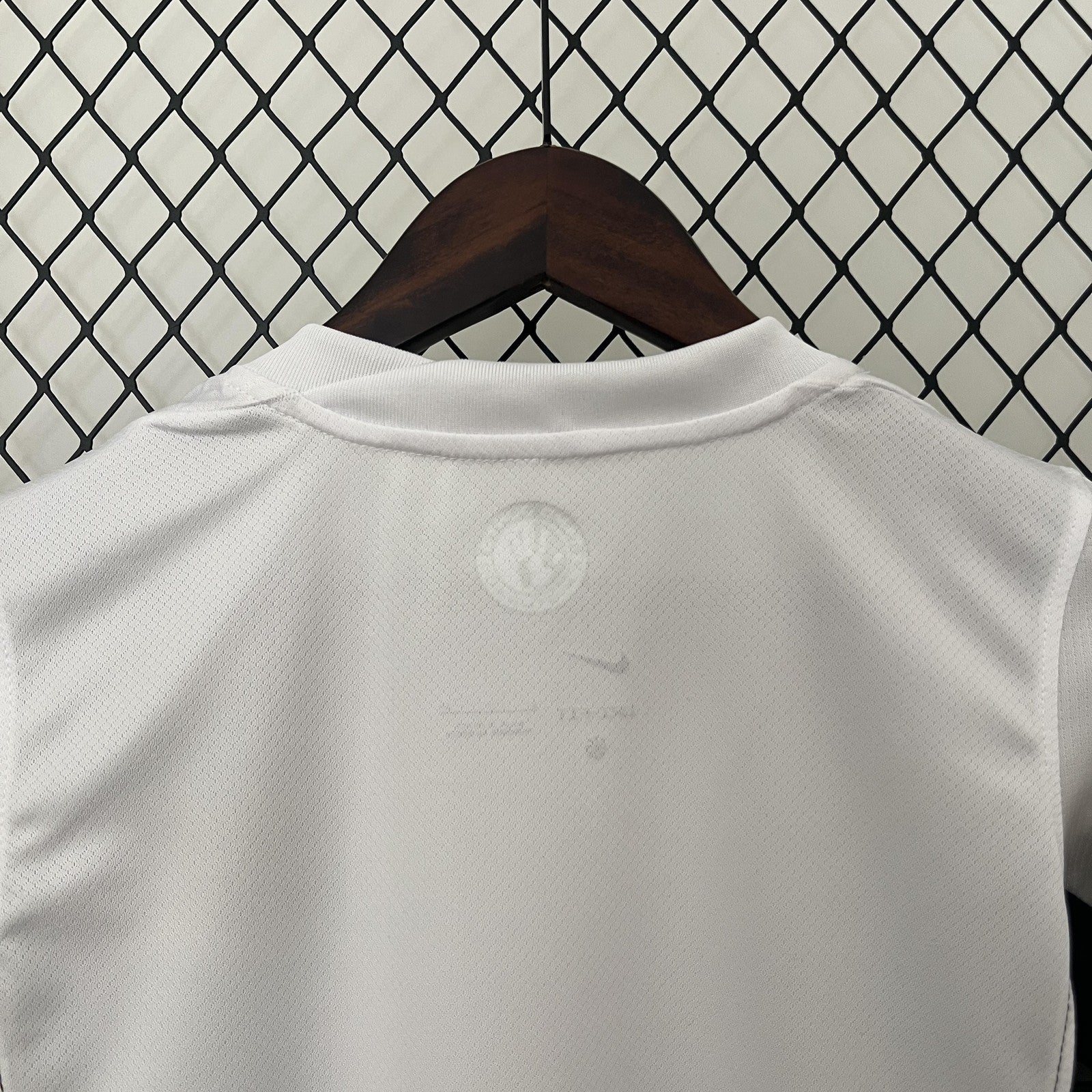 24 25 Women Corinthians Home