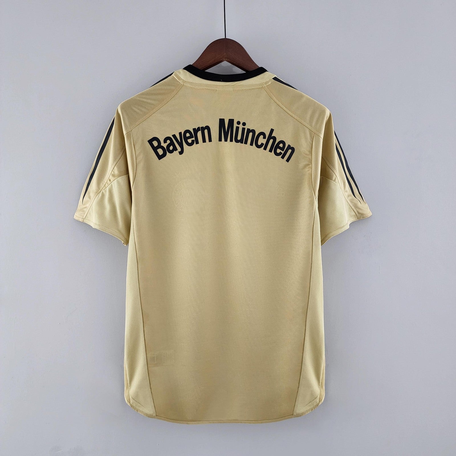 Retro 04 05 Bayern Munich Away
