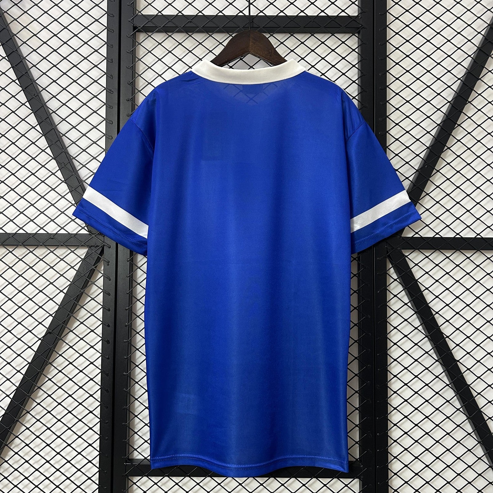 Retro Fernandez Away