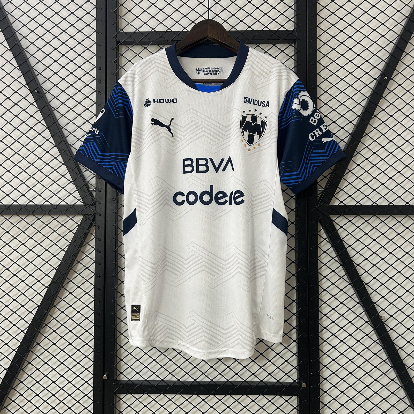 24 25 Monterrey Away