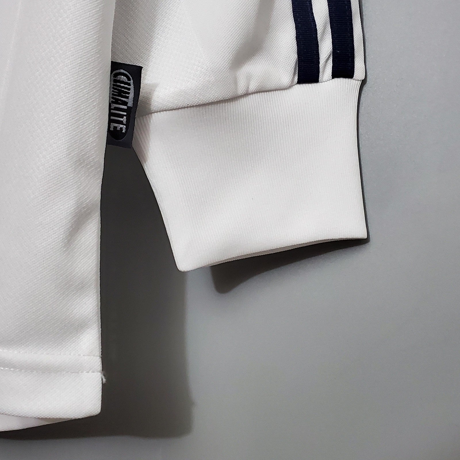 Retro Long Sleeved 2002 Real Madrid Home