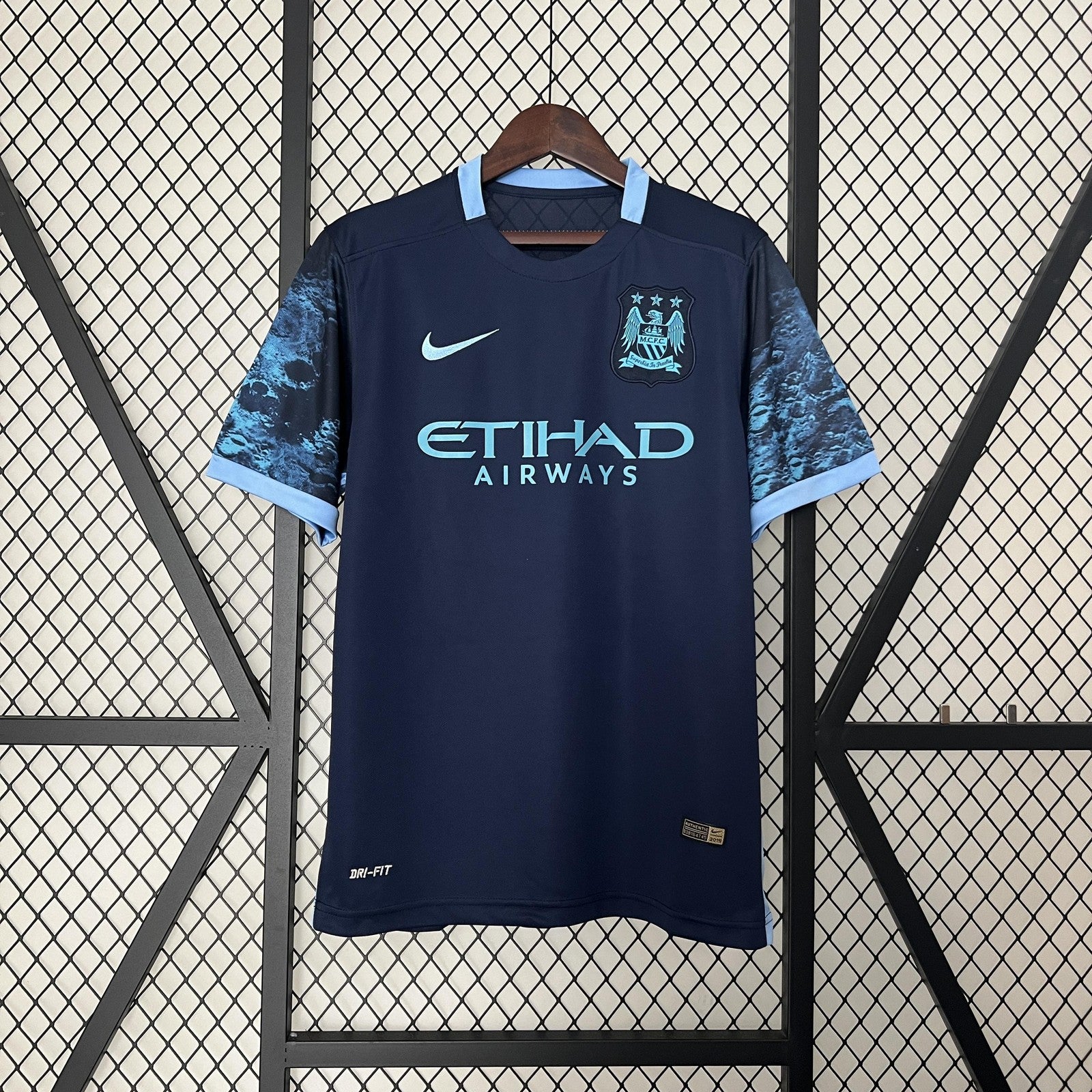 Retro Manchester City 15 16 Away