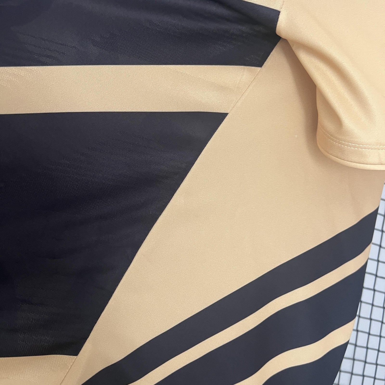 24 25 Paranaese Away