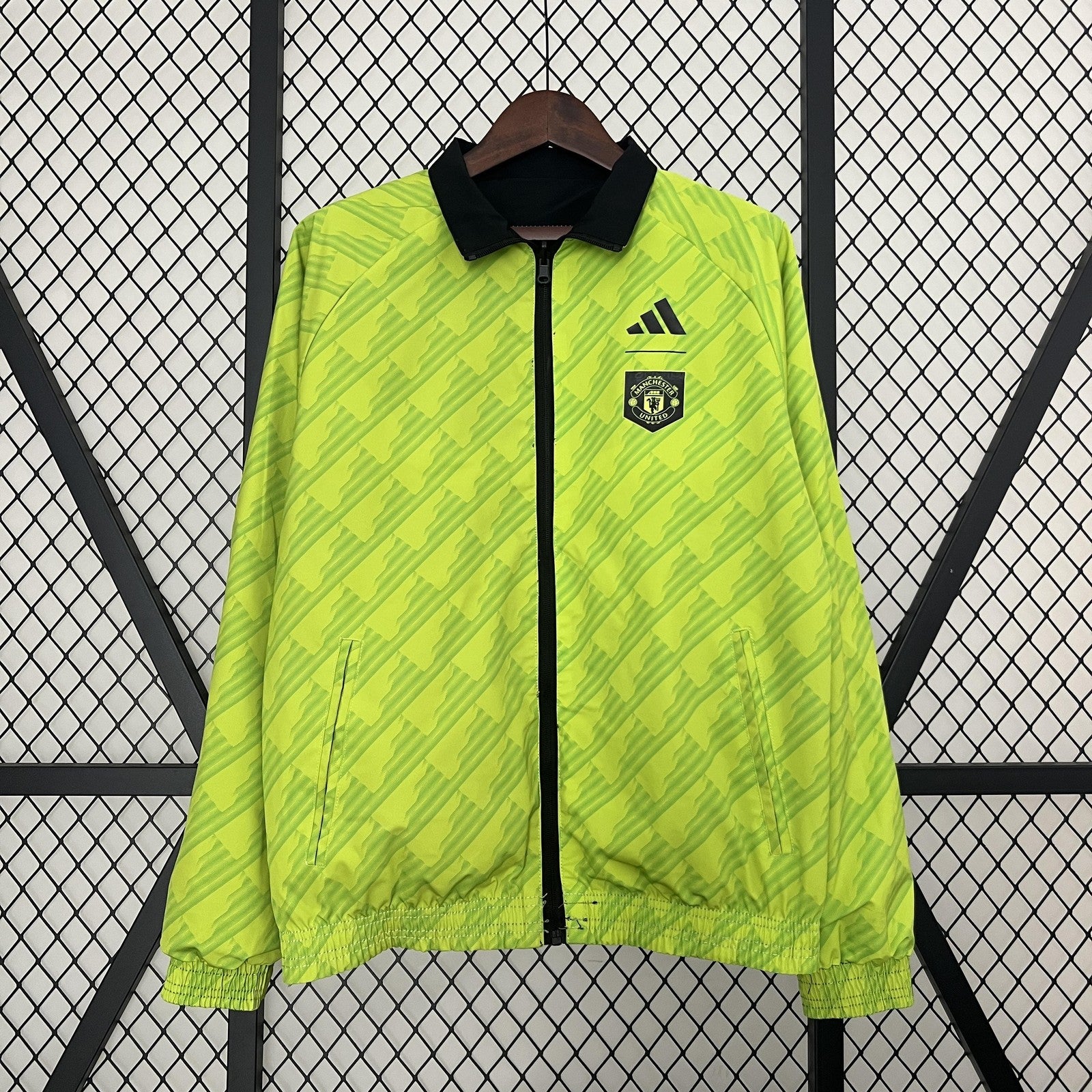 24 25 M U Trench Coat Reversible 3