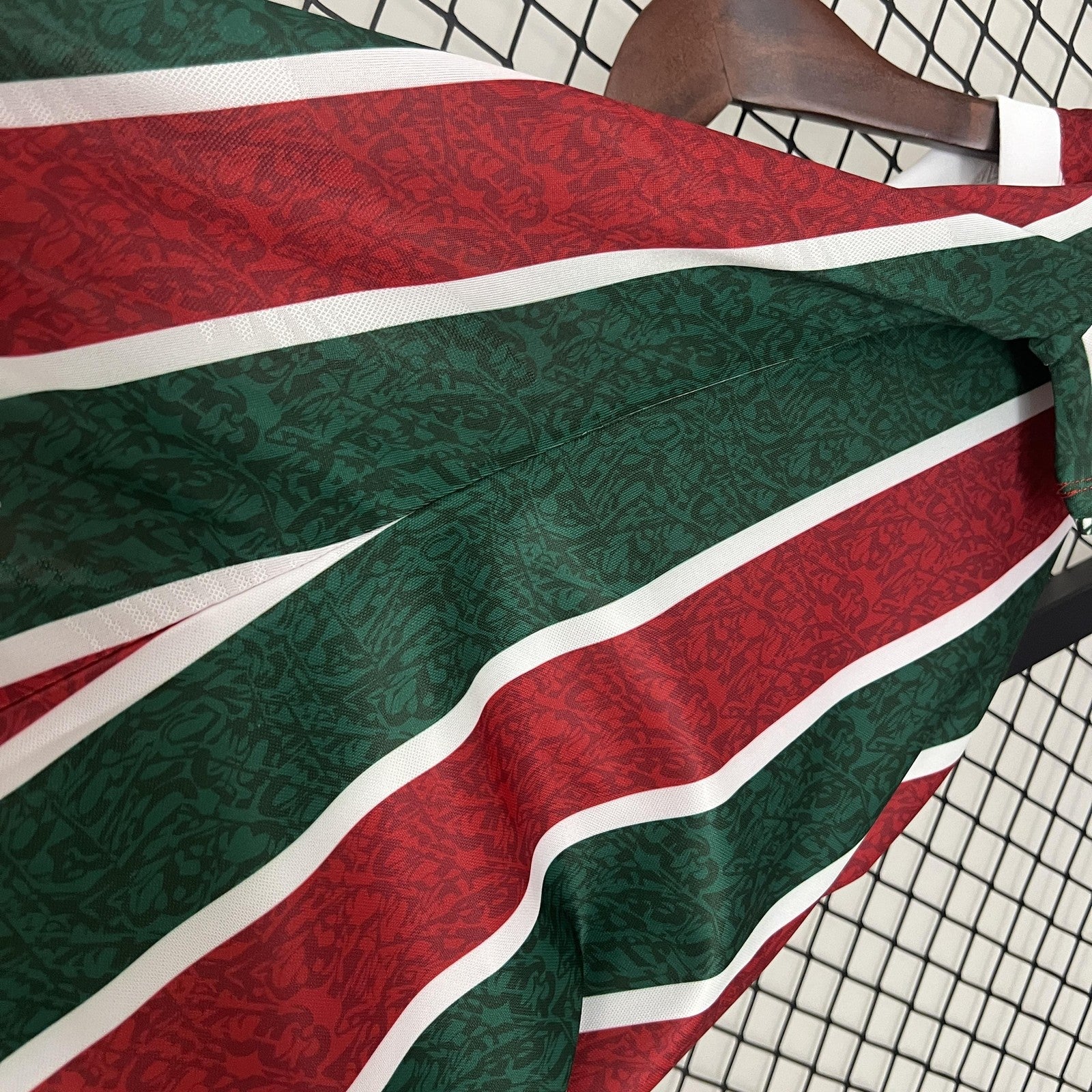 24 25 Women Fluminense Home