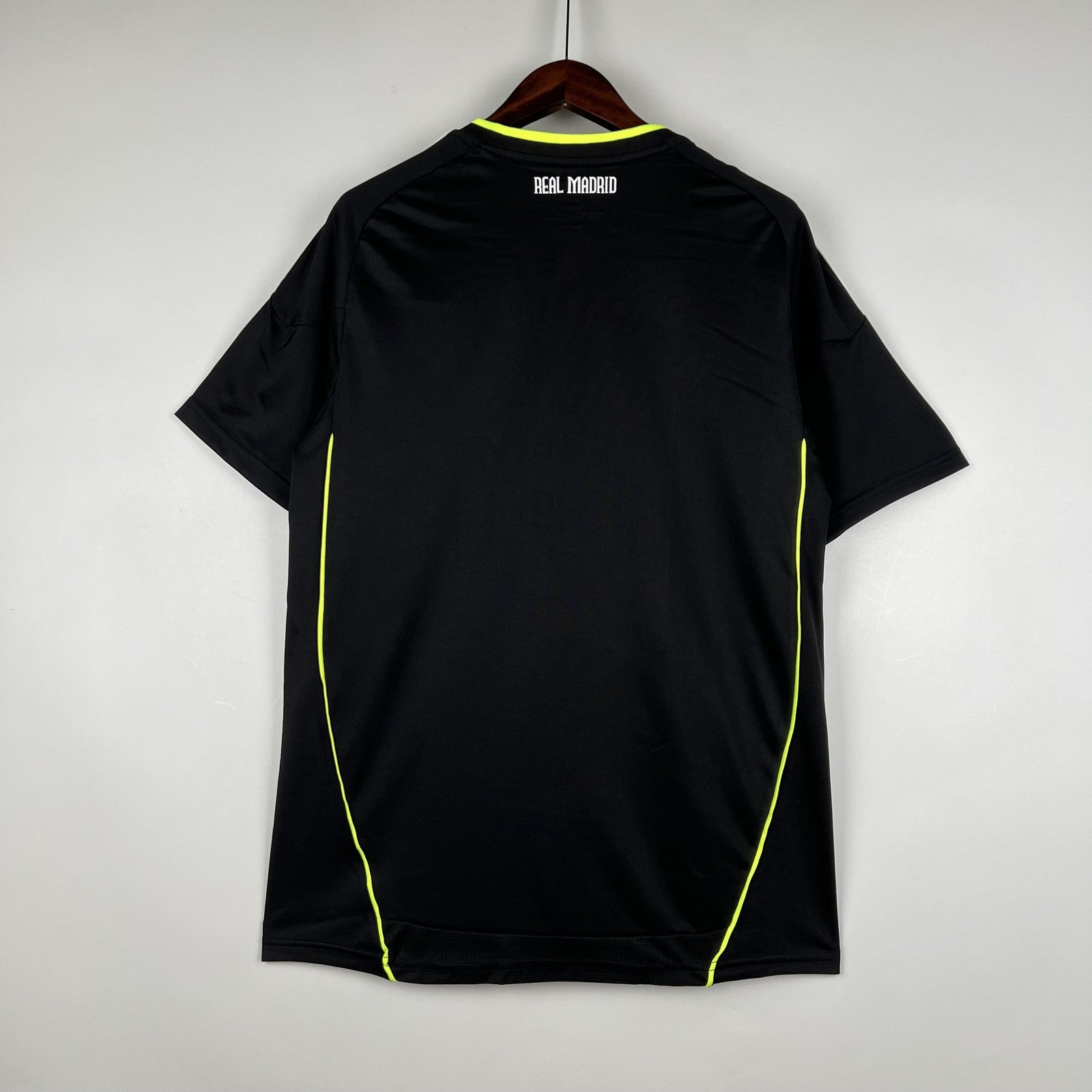 Retro Real Madrid 10 11 Away