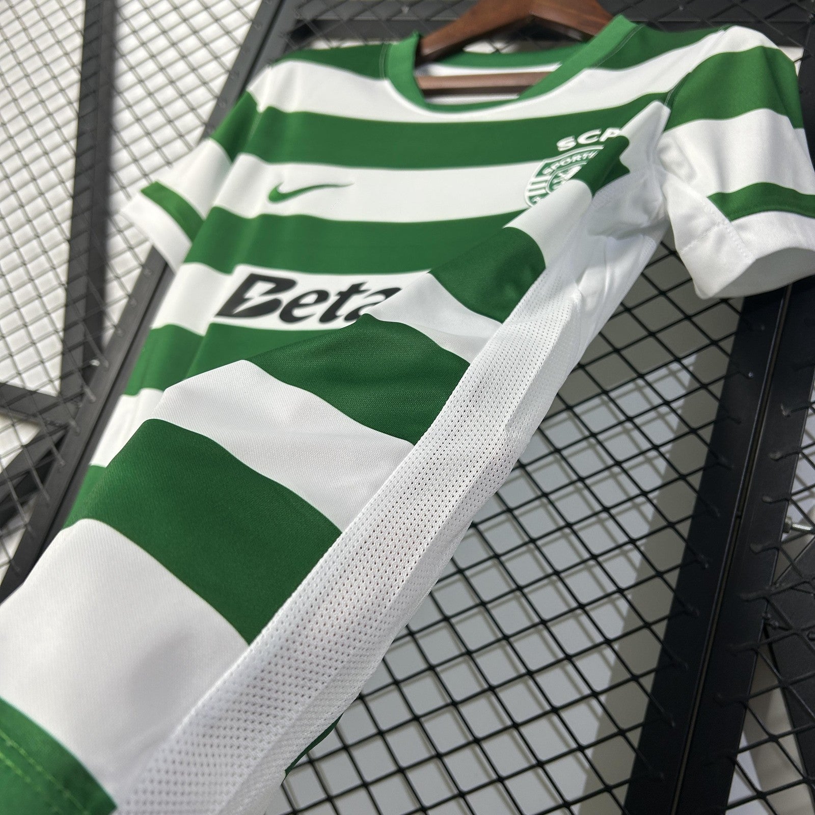 25 26 Woman Sporting Lisbon Home