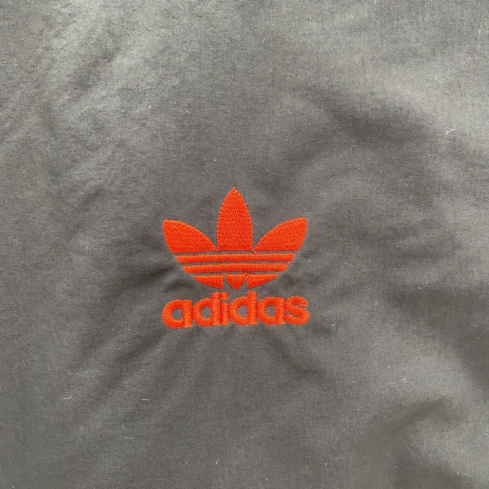 24 25 M U Windbreaker 2