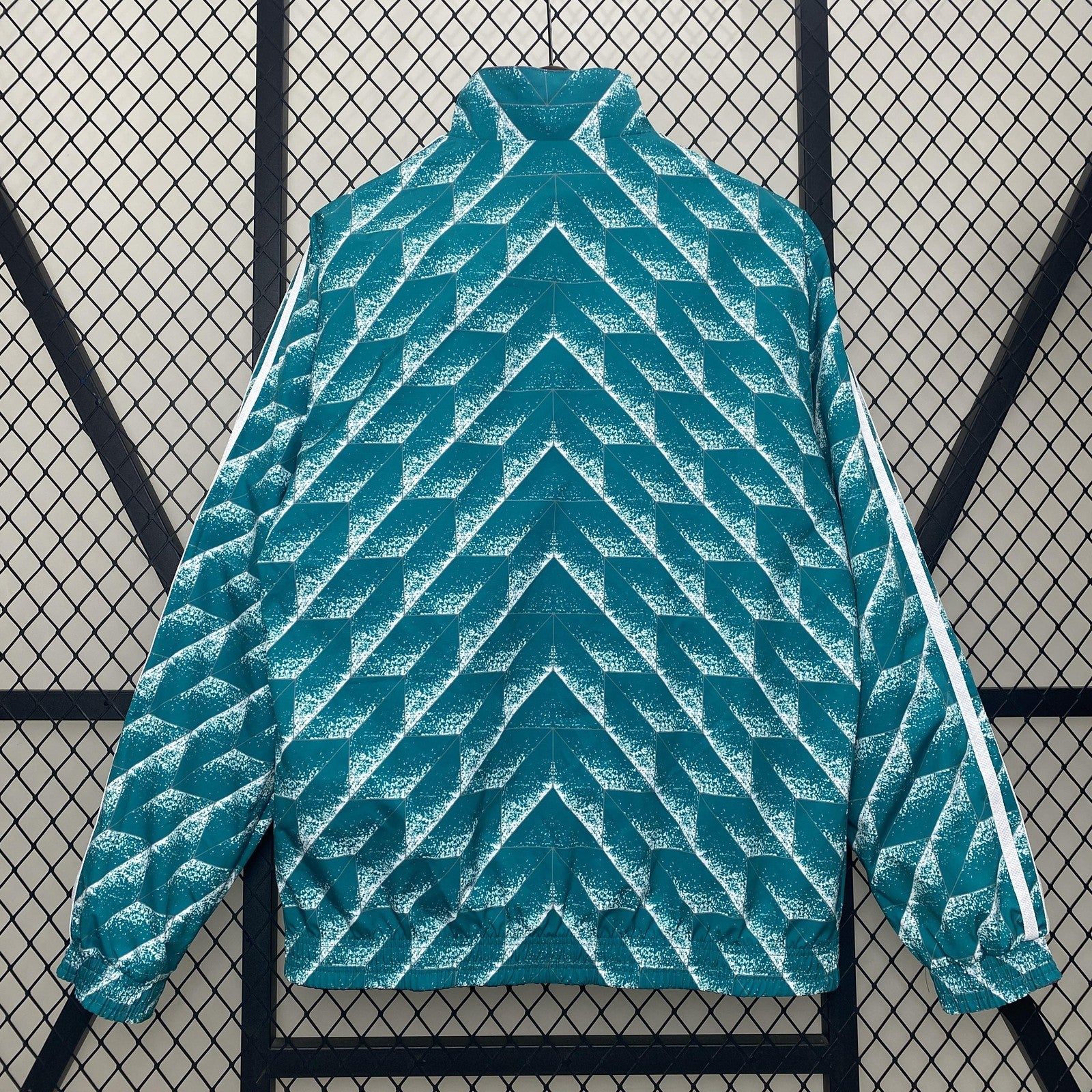 24 25 German Windbreaker