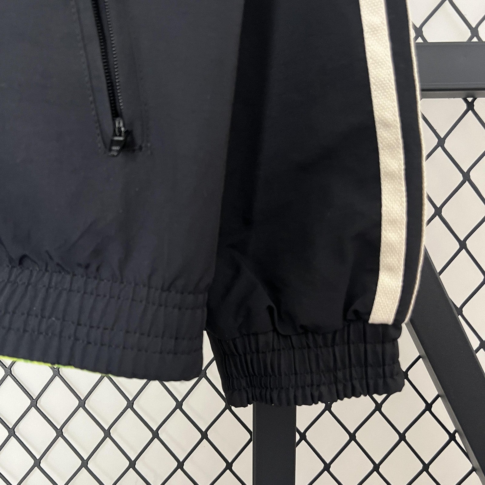 24 25 M U Trench Coat Reversible 3