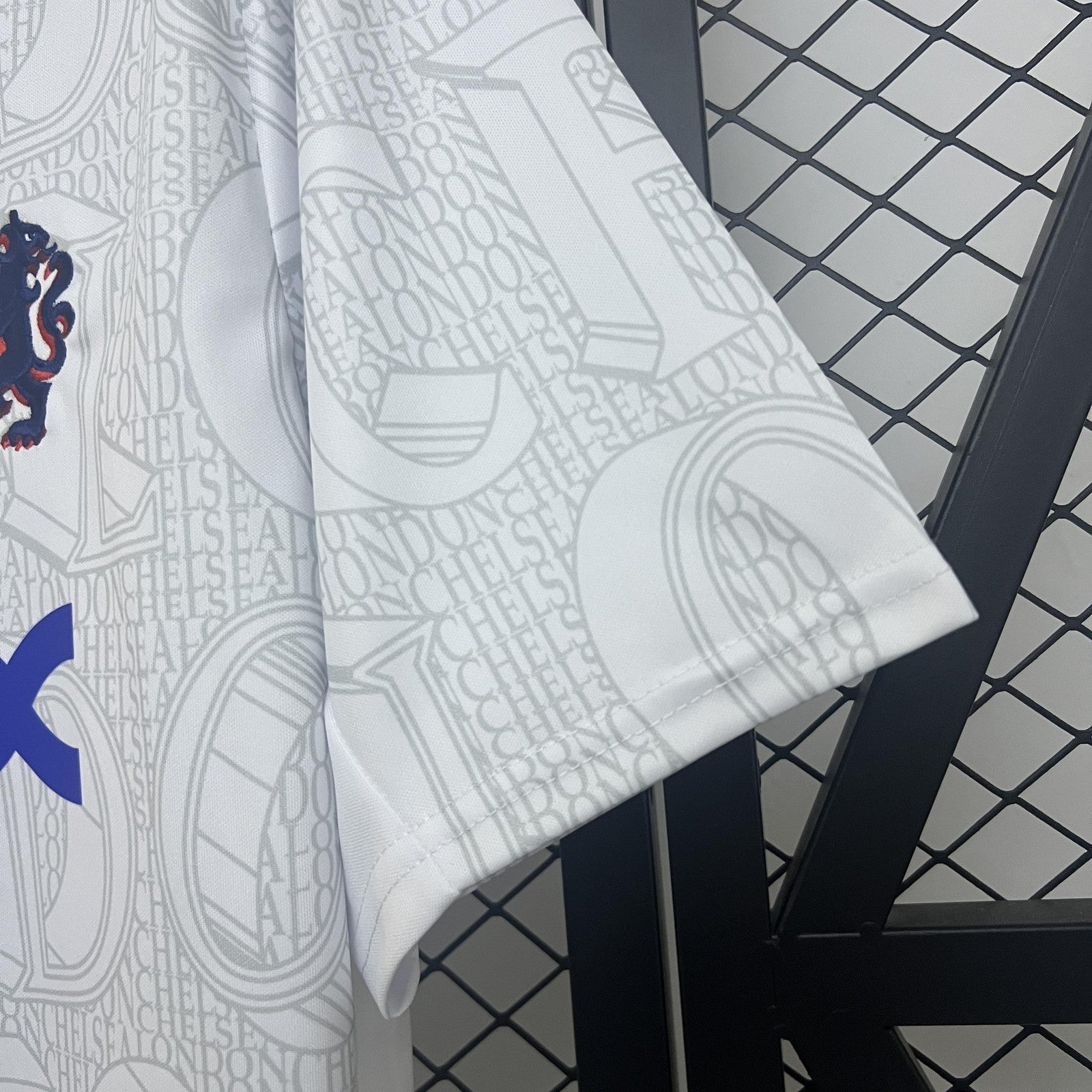 25 26 Chelsea Training Suit