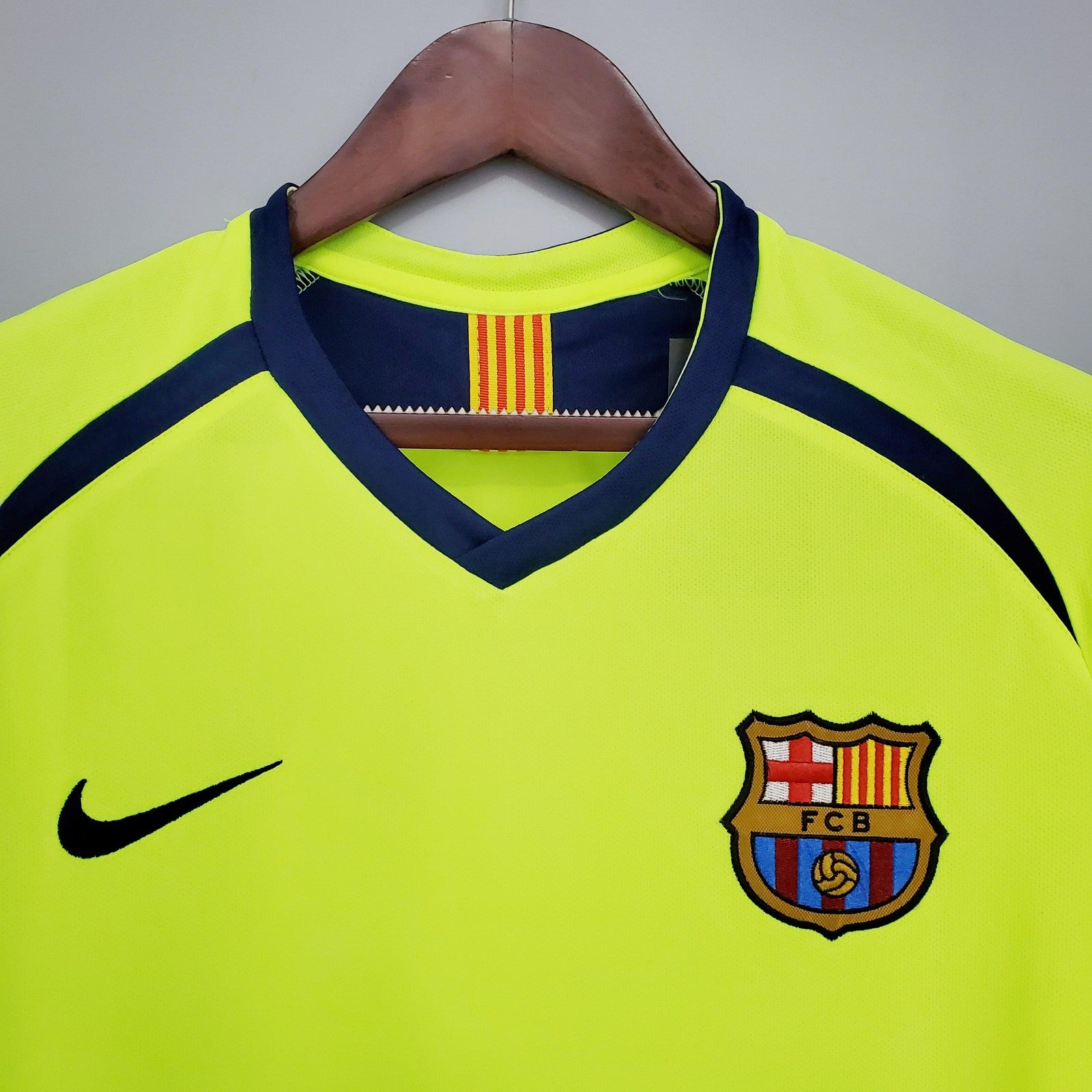 Retro Barcelona 05 06 Away