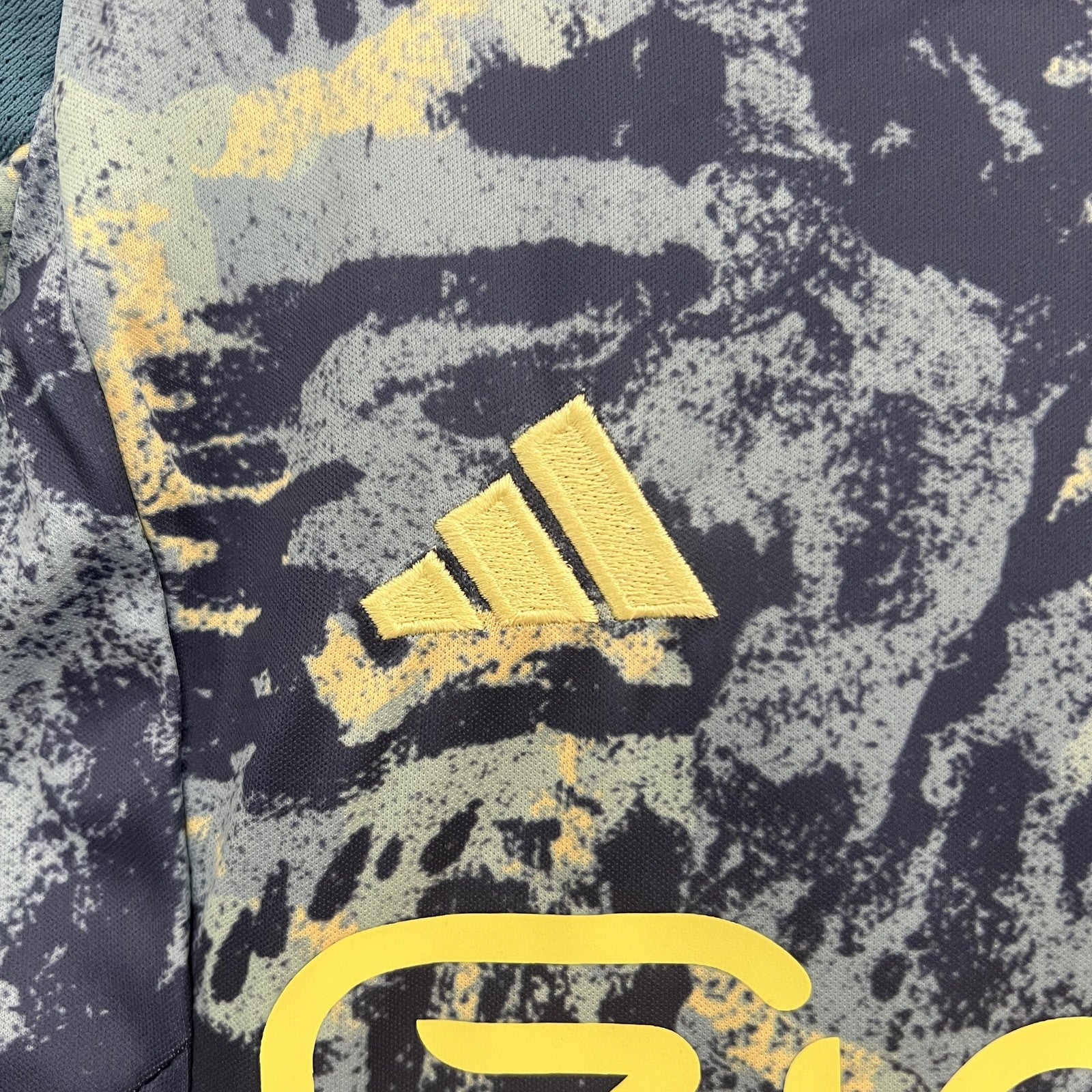 24 25 Kids Ajax Away