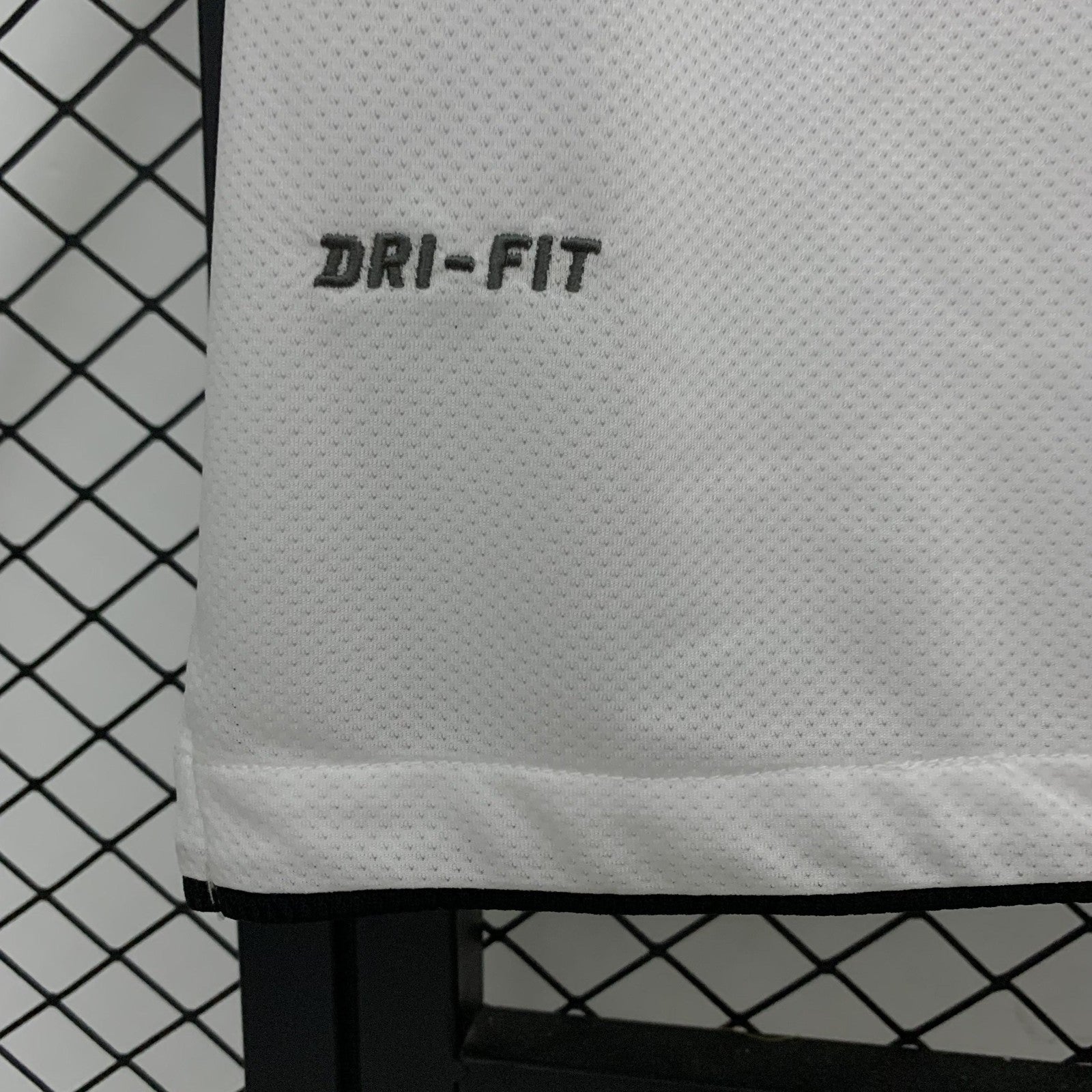 Retro M U 10 11 Away