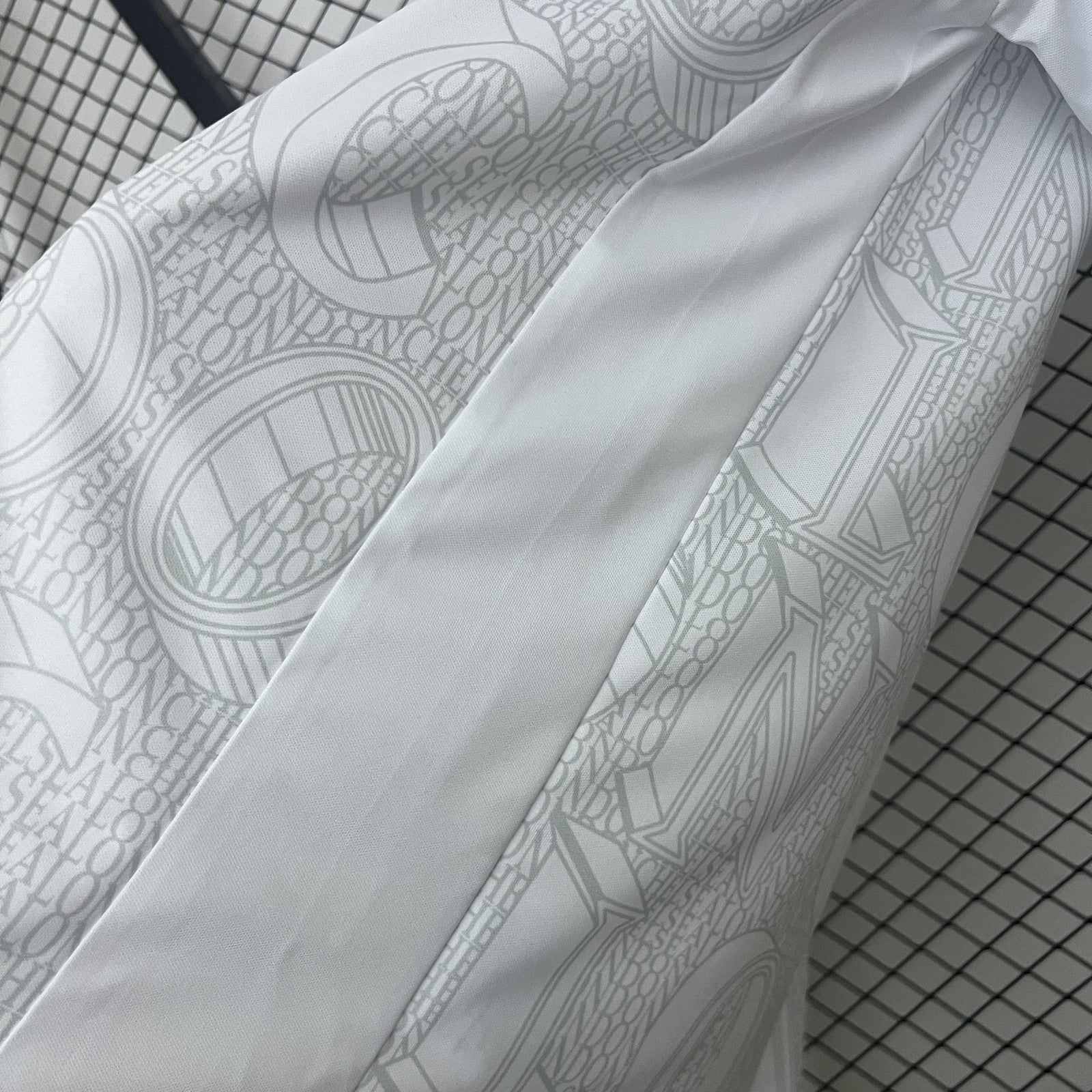 25 26 Chelsea Training Suit