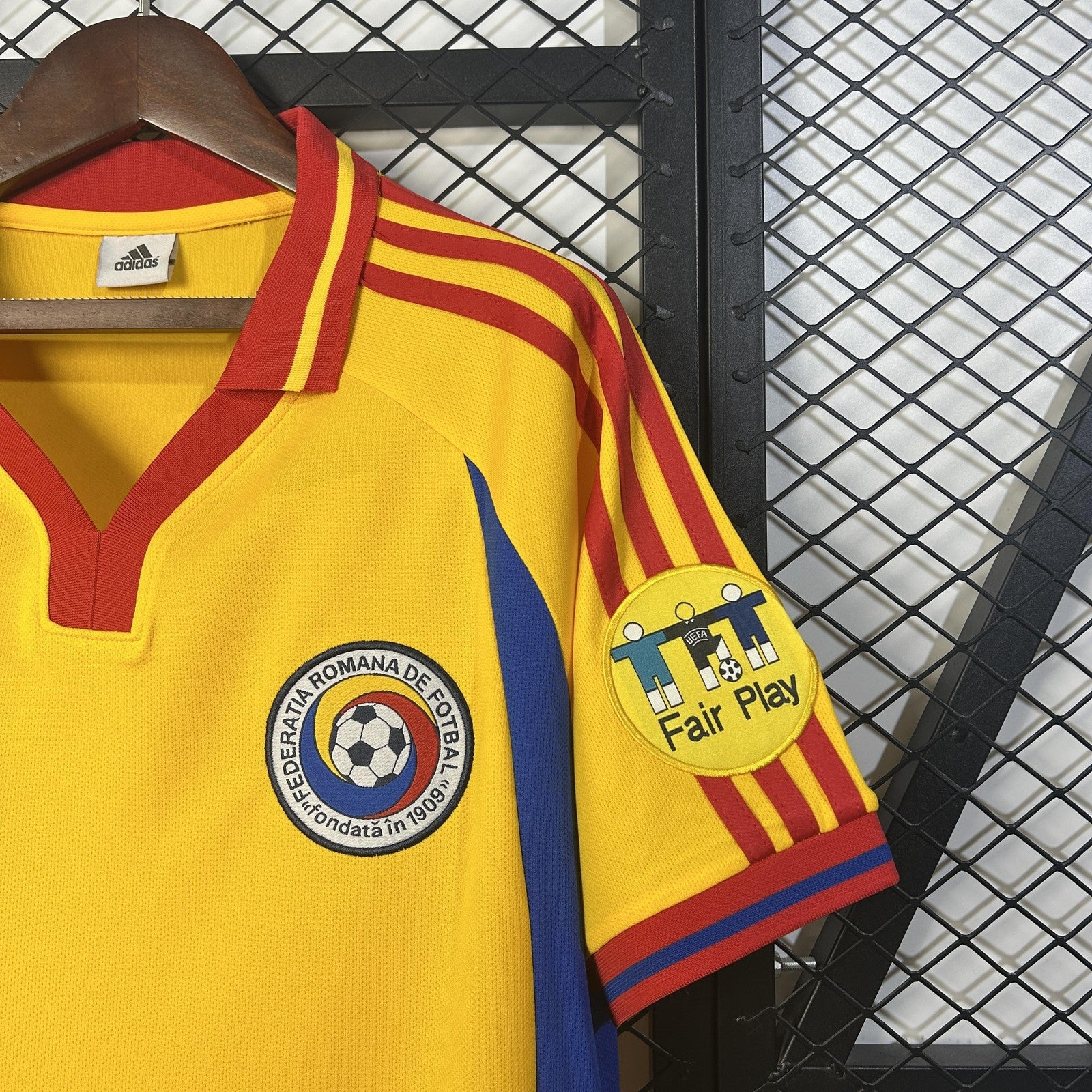 Retro 2000 Romania Home