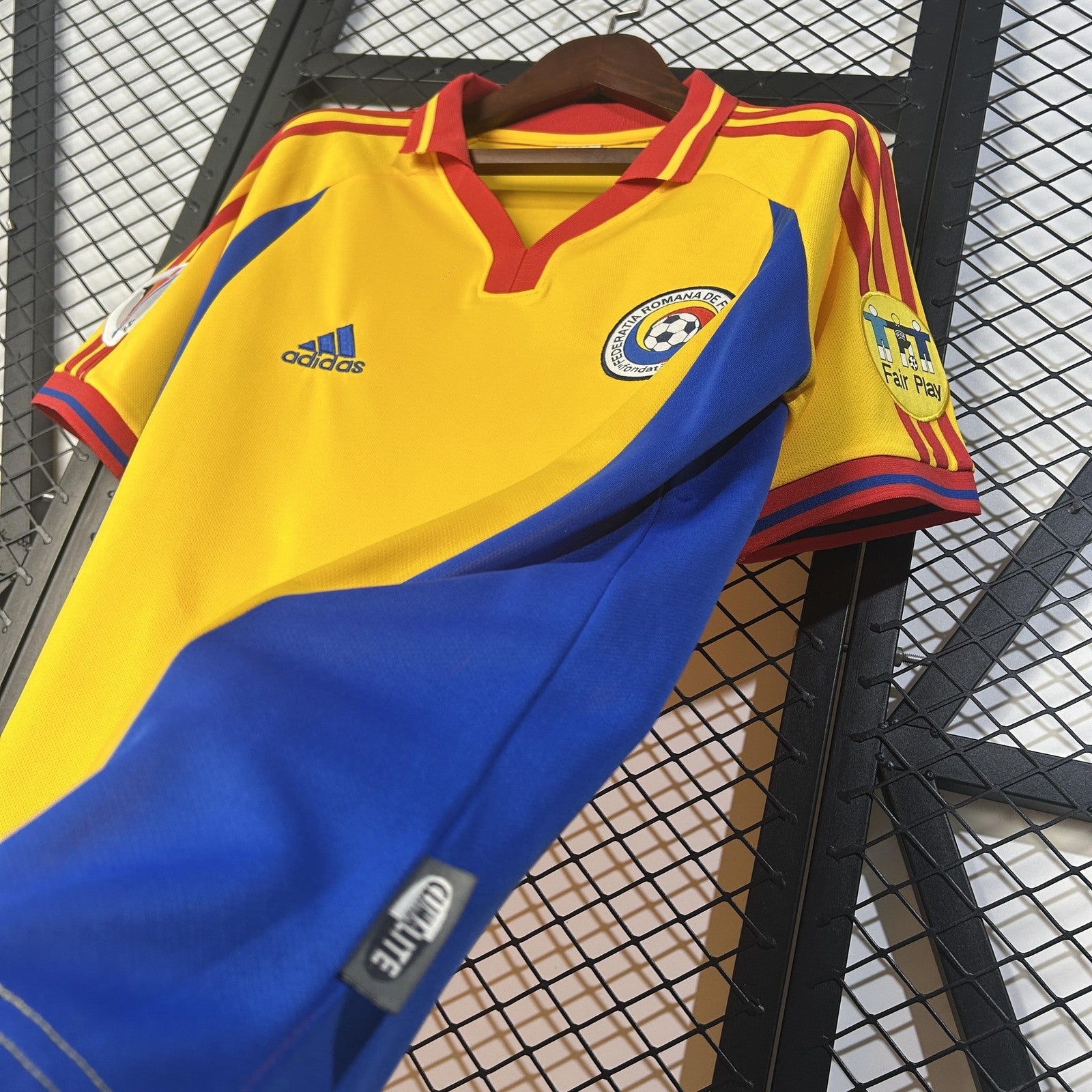 Retro 2000 Romania Home