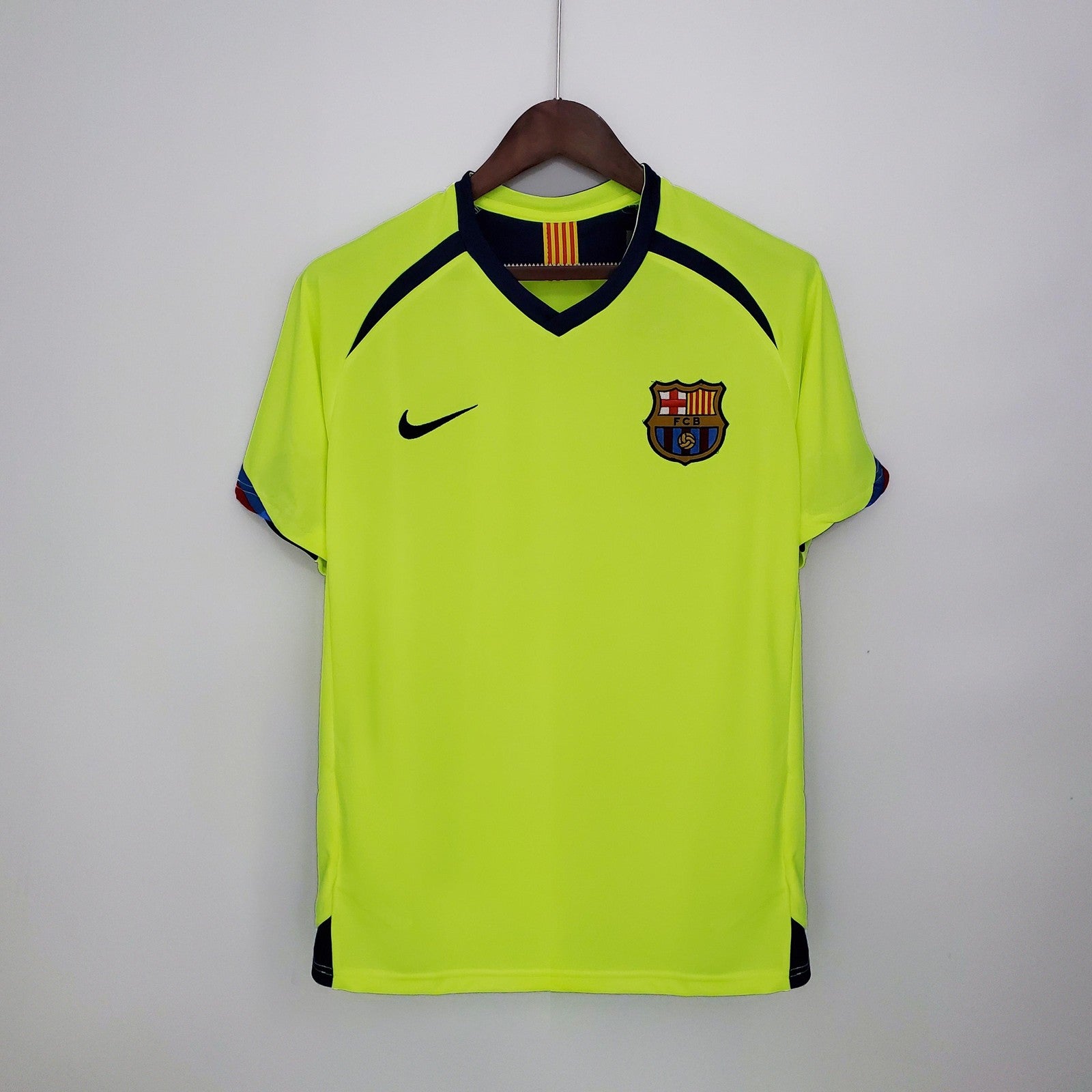 Retro Barcelona 05 06 Away