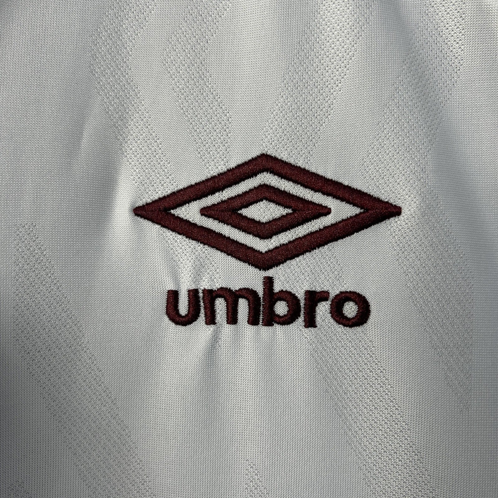 25 26 Fluminense Away