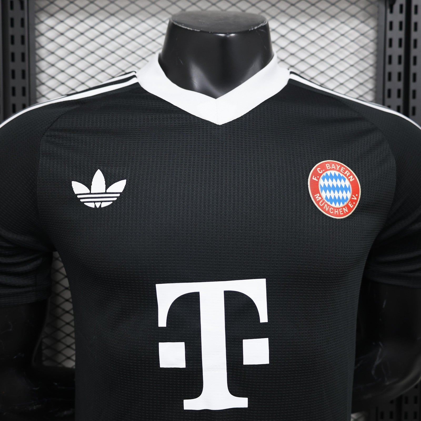 24 25 Player Bayern Munich Black Goalkeeper