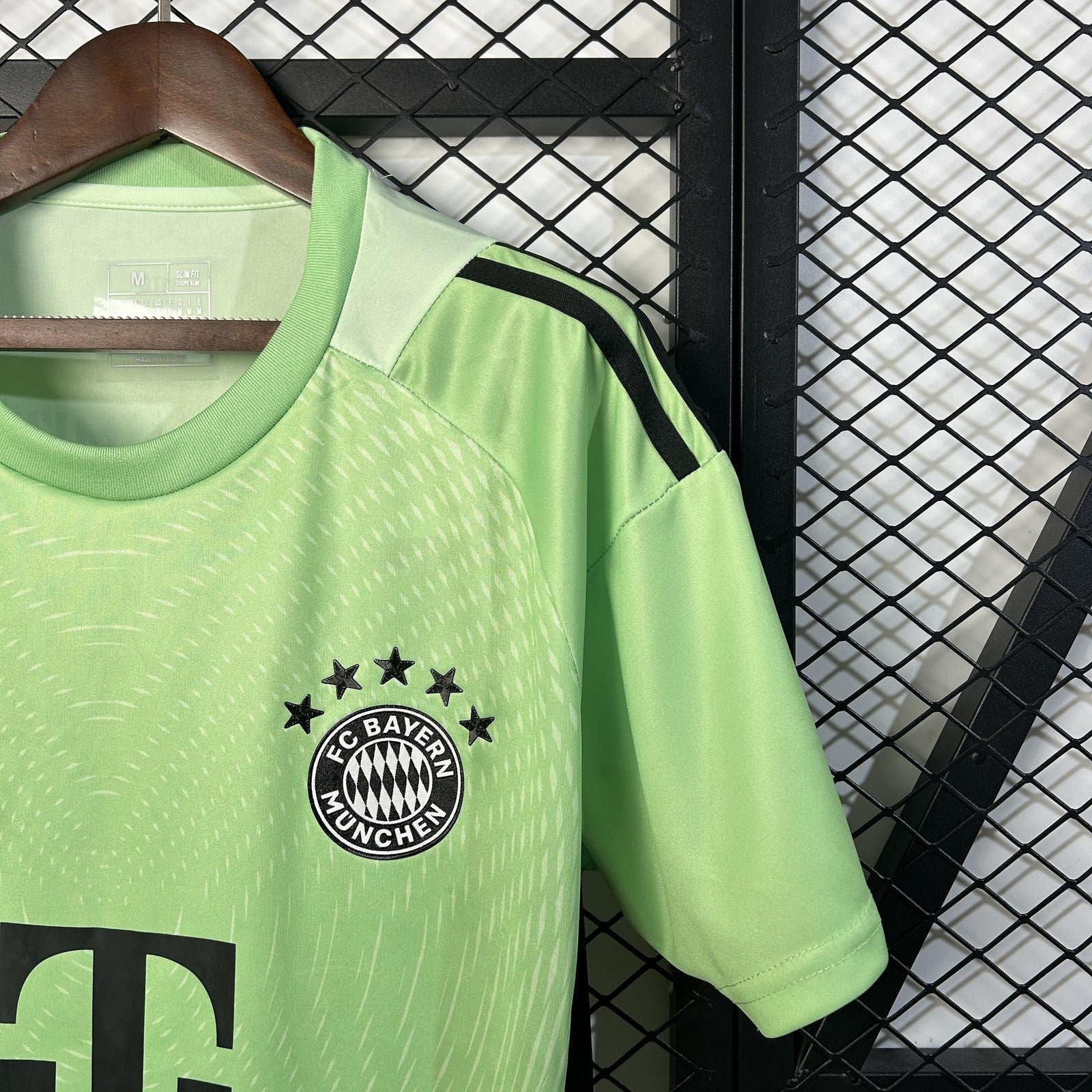 25 26 Bayern Munich Goalkeeper 2