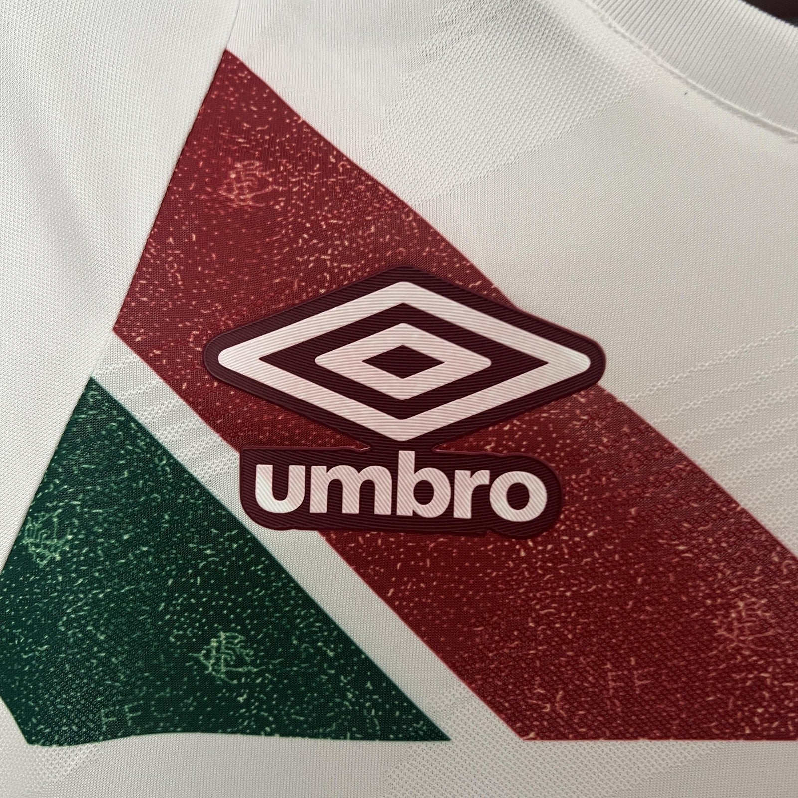 24 25 Fluminense Away
