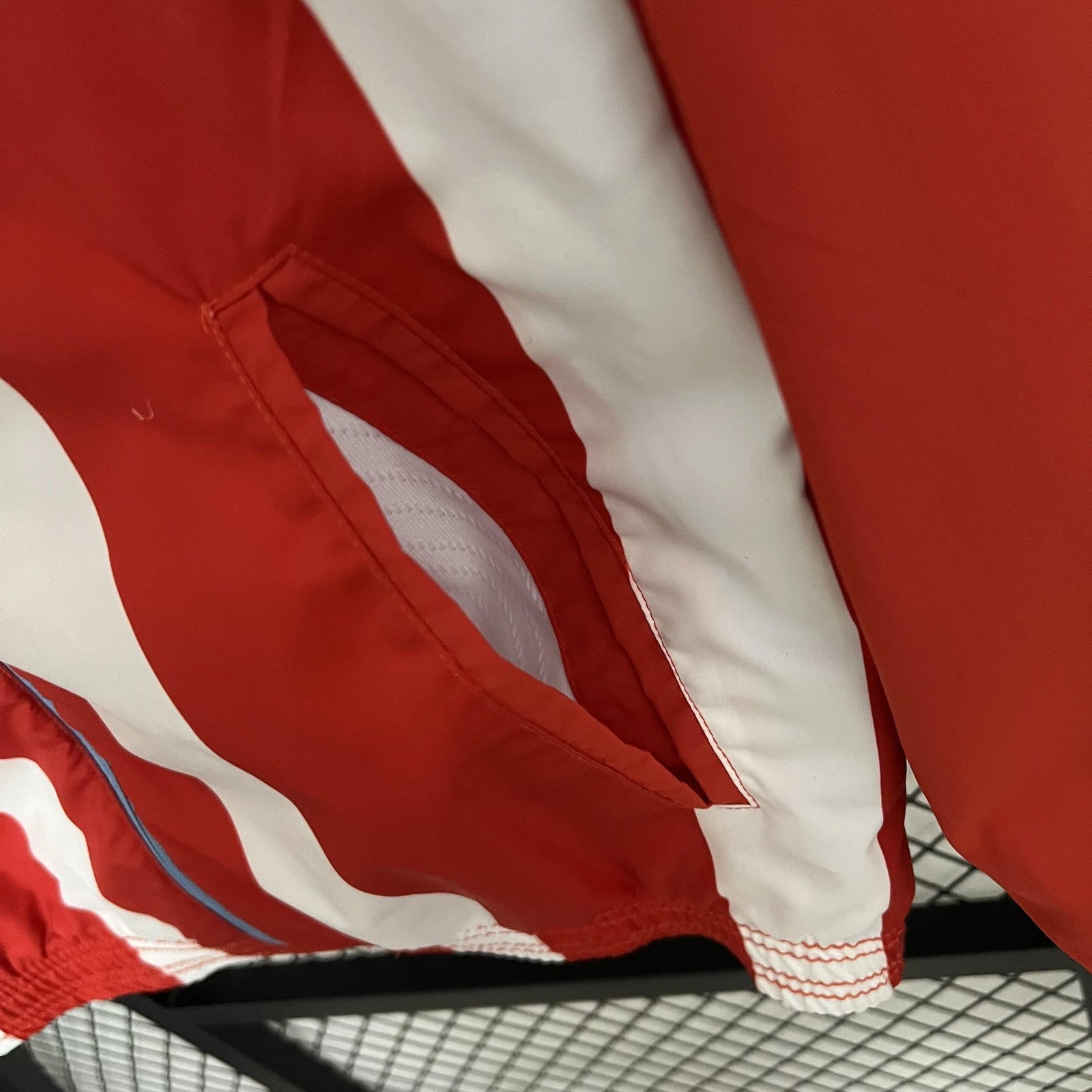 23 24 C D Guadalajara (women) Trench Coat Reversible