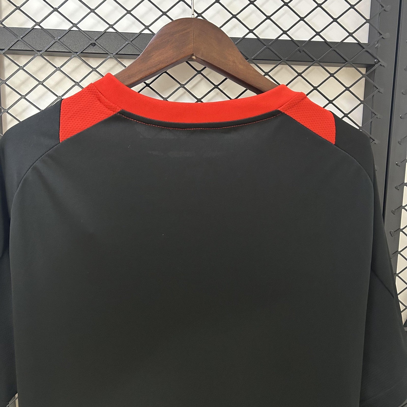 25 26 International Training Suit Black