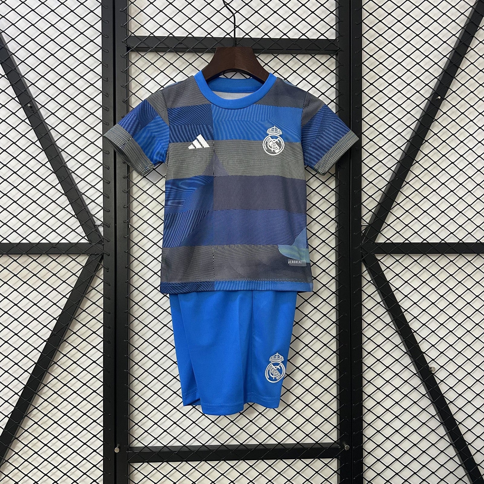 25 26 Kids Real Madrid Training Uniform